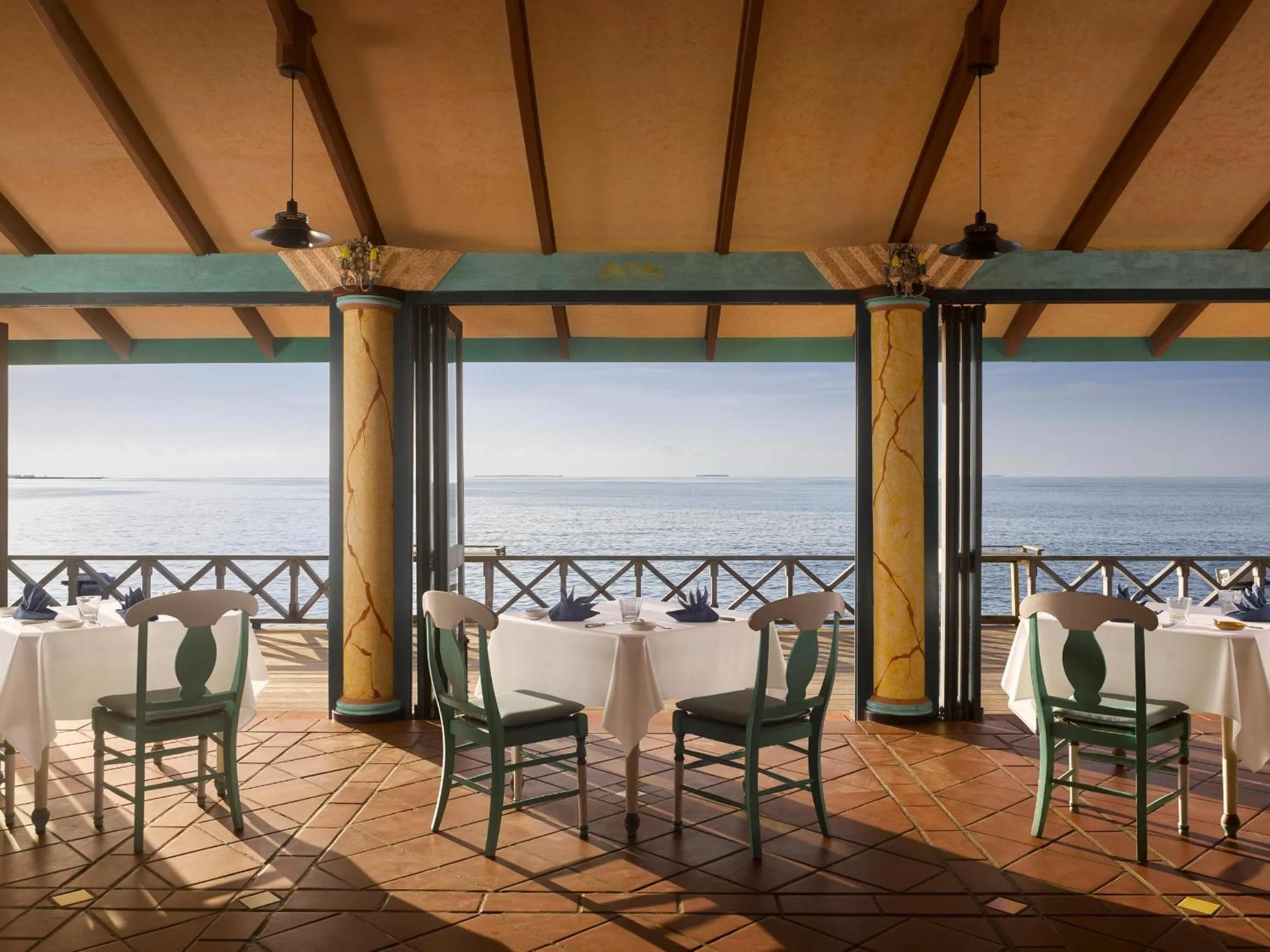 Restaurant/places to eat in Villa Park Sun Island Resort