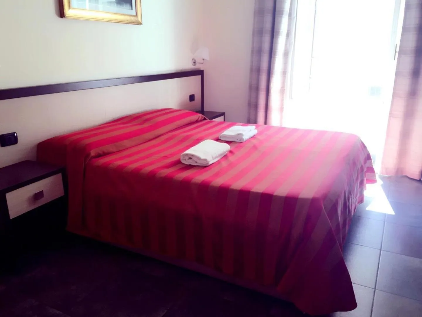 People, Bed in Clarian Affittacamere