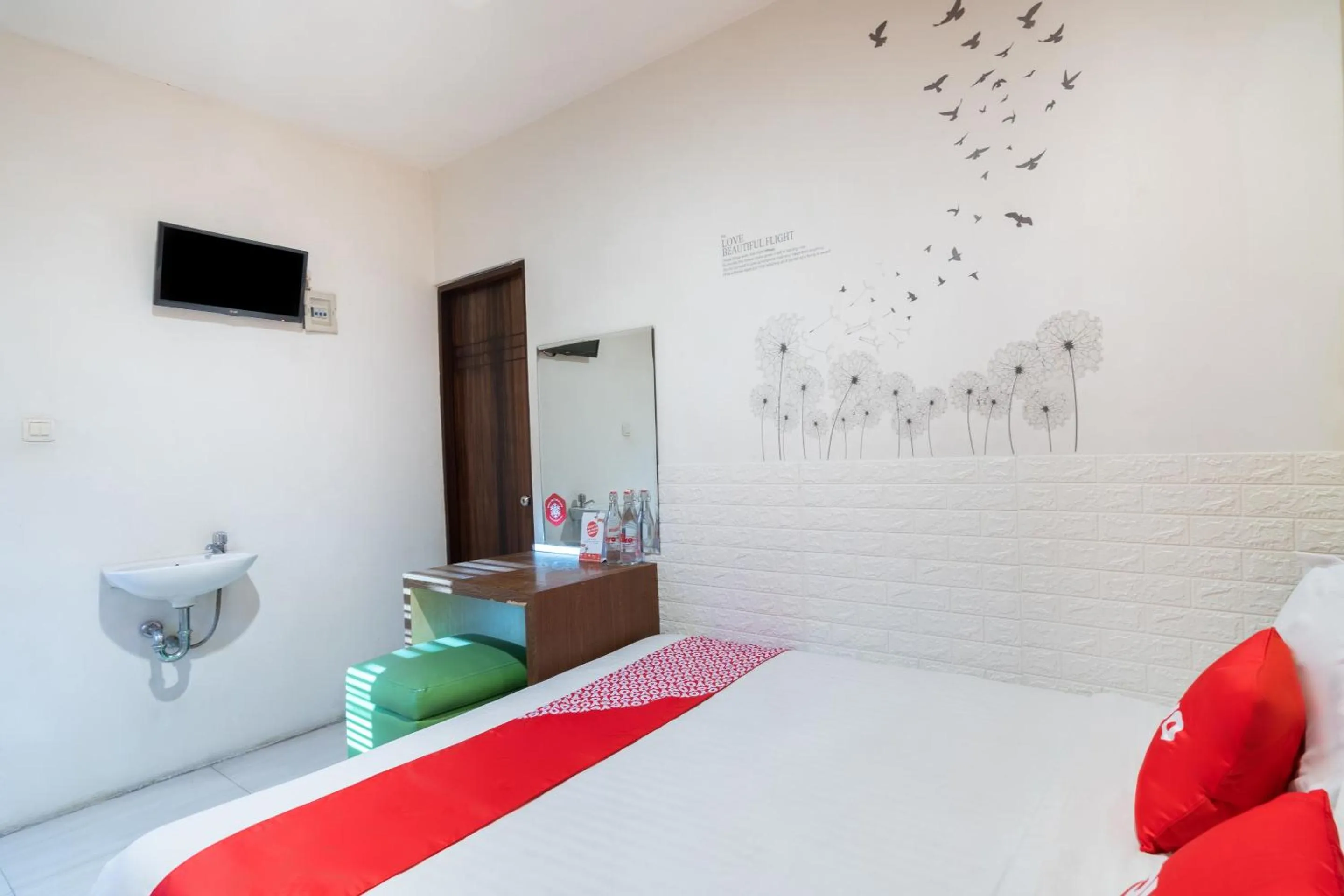 Bedroom, Bed in Flagship 91863 Metro House