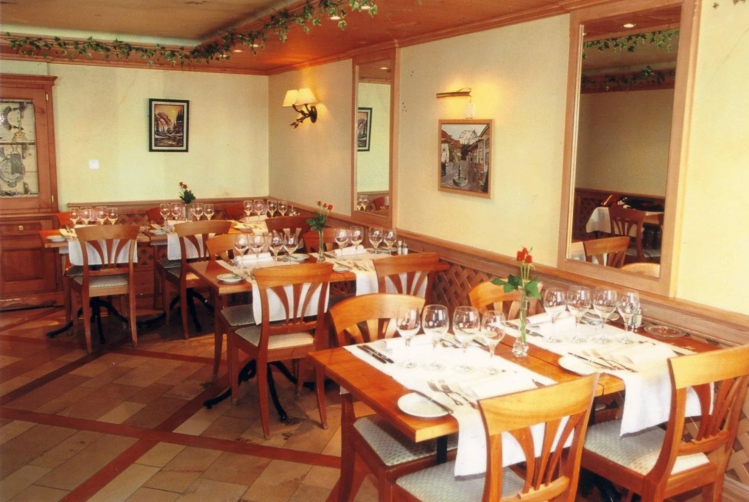 Restaurant/places to eat in Hôtel de Ville