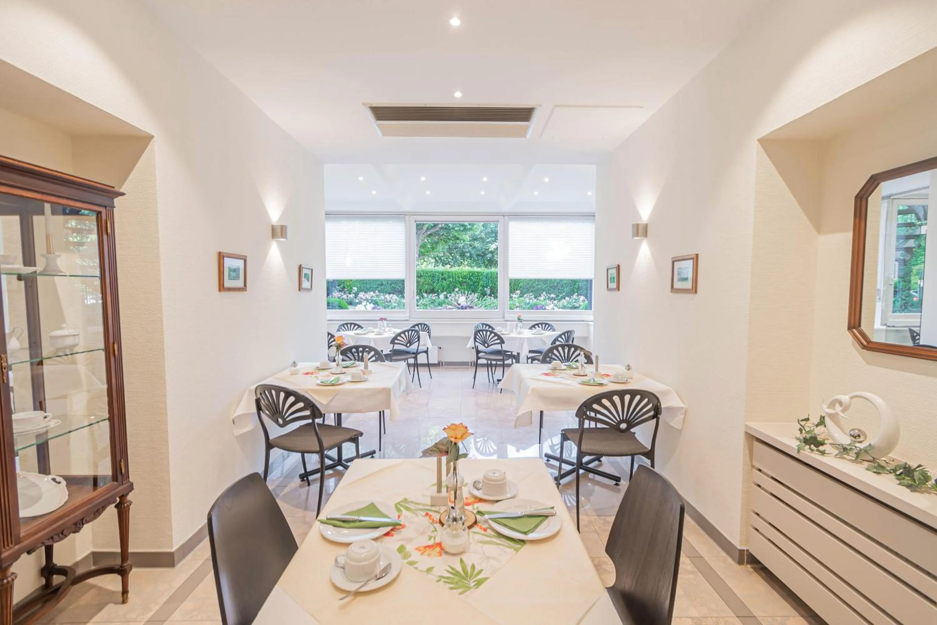 Restaurant/places to eat in Hotel Villa am Kurpark