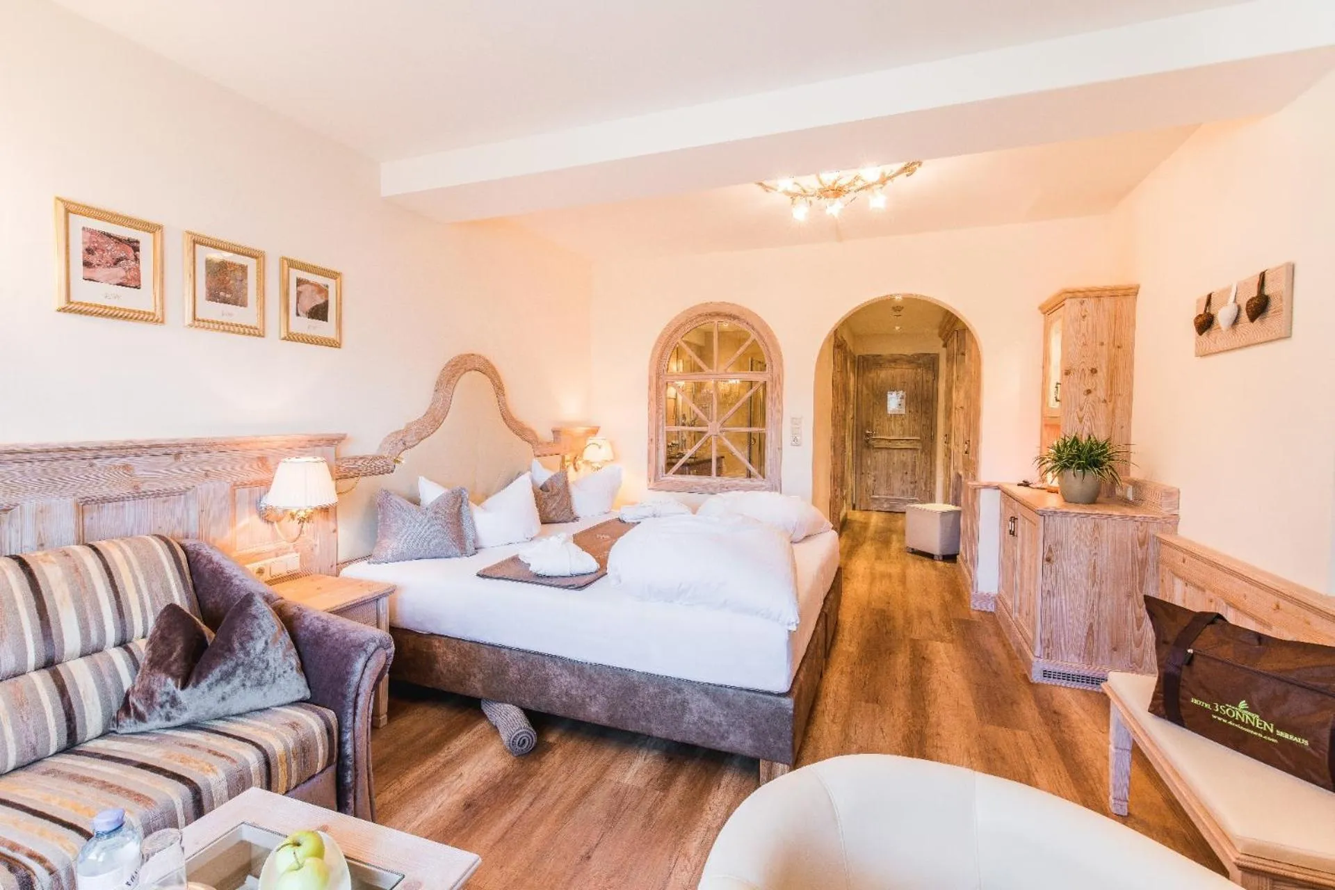 Photo of the whole room, Bed in Hotel DreiSonnen