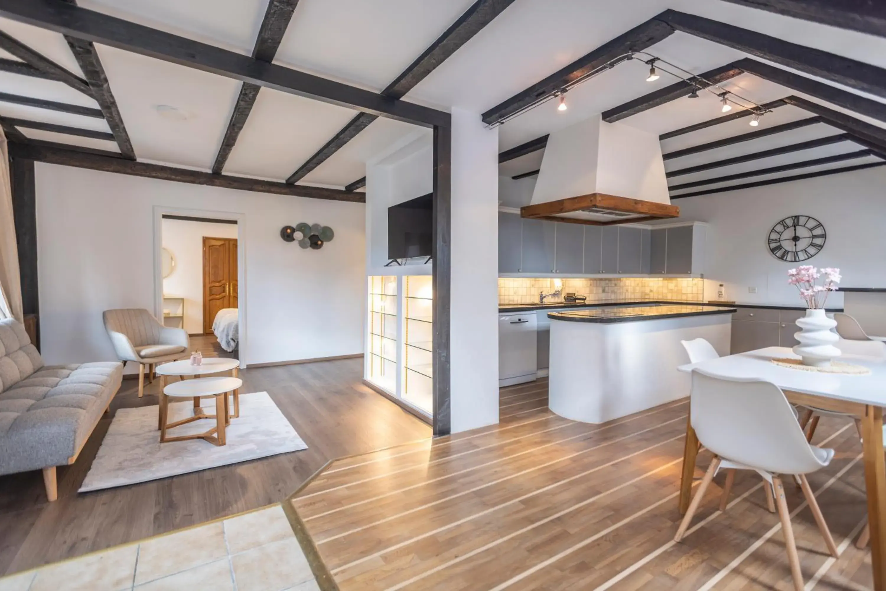 Two-Bedroom Deluxe Apartment - single occupancy in Hotel de France Two-Bedroom Deluxe Apartment - single occupancy in Hotel de France