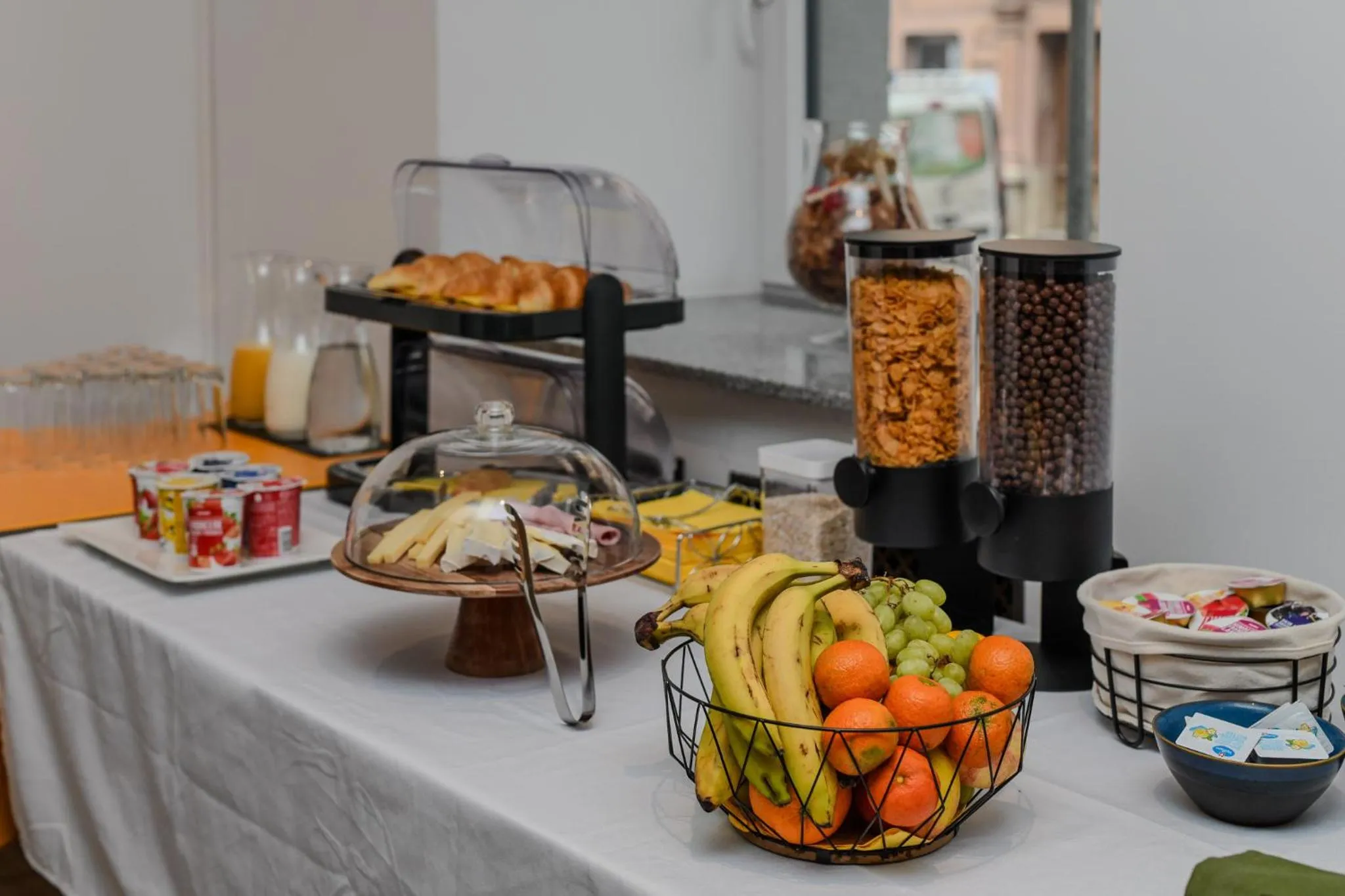 Breakfast in Hotel de France
