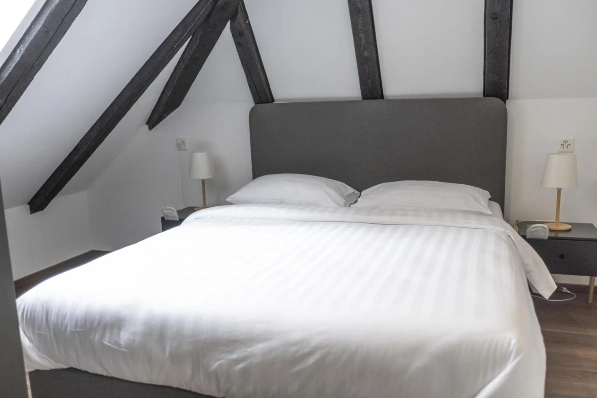 Bed in Hotel de France