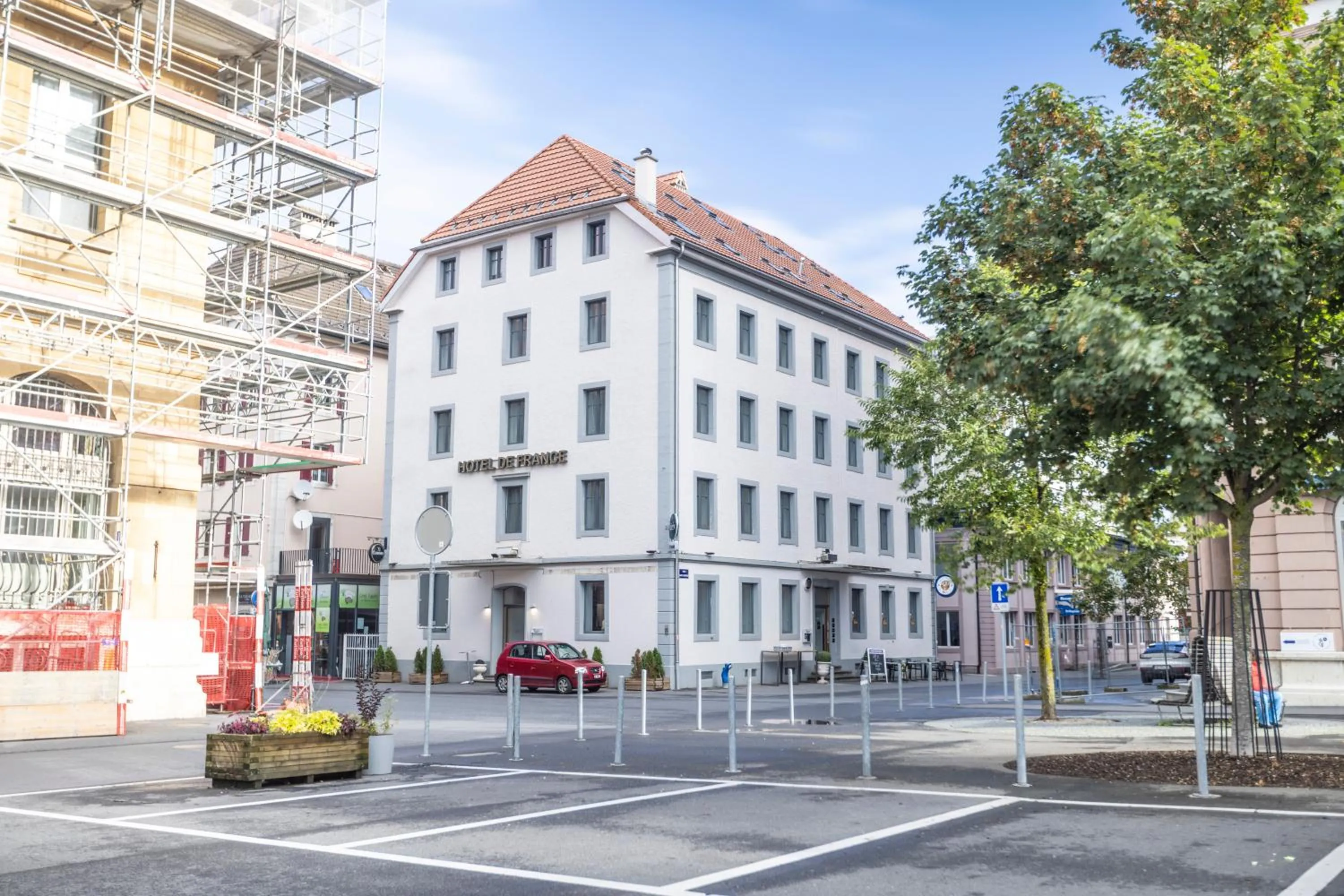 Property building in Hotel de France