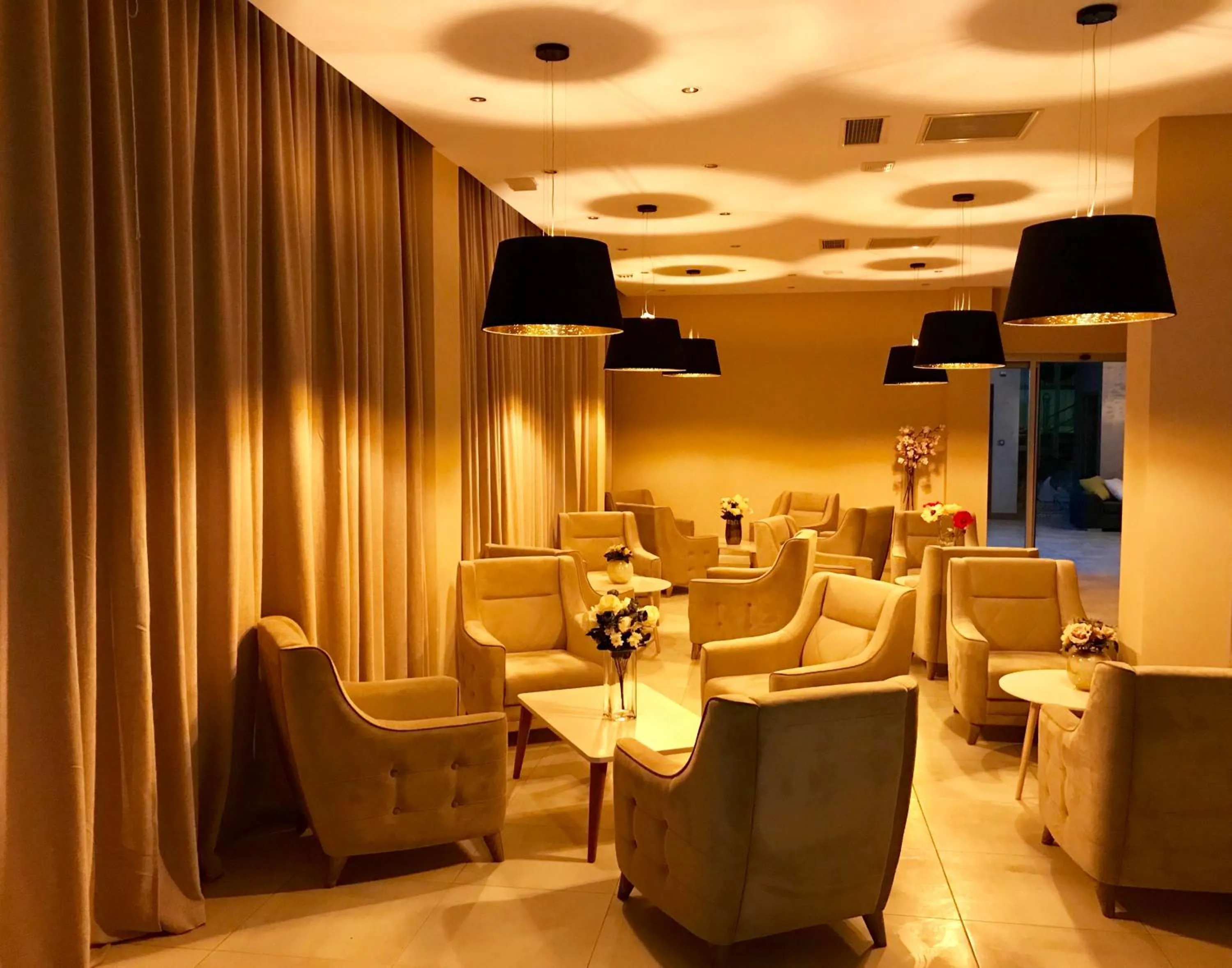 Restaurant/places to eat in Hotel Tsereteli Palace