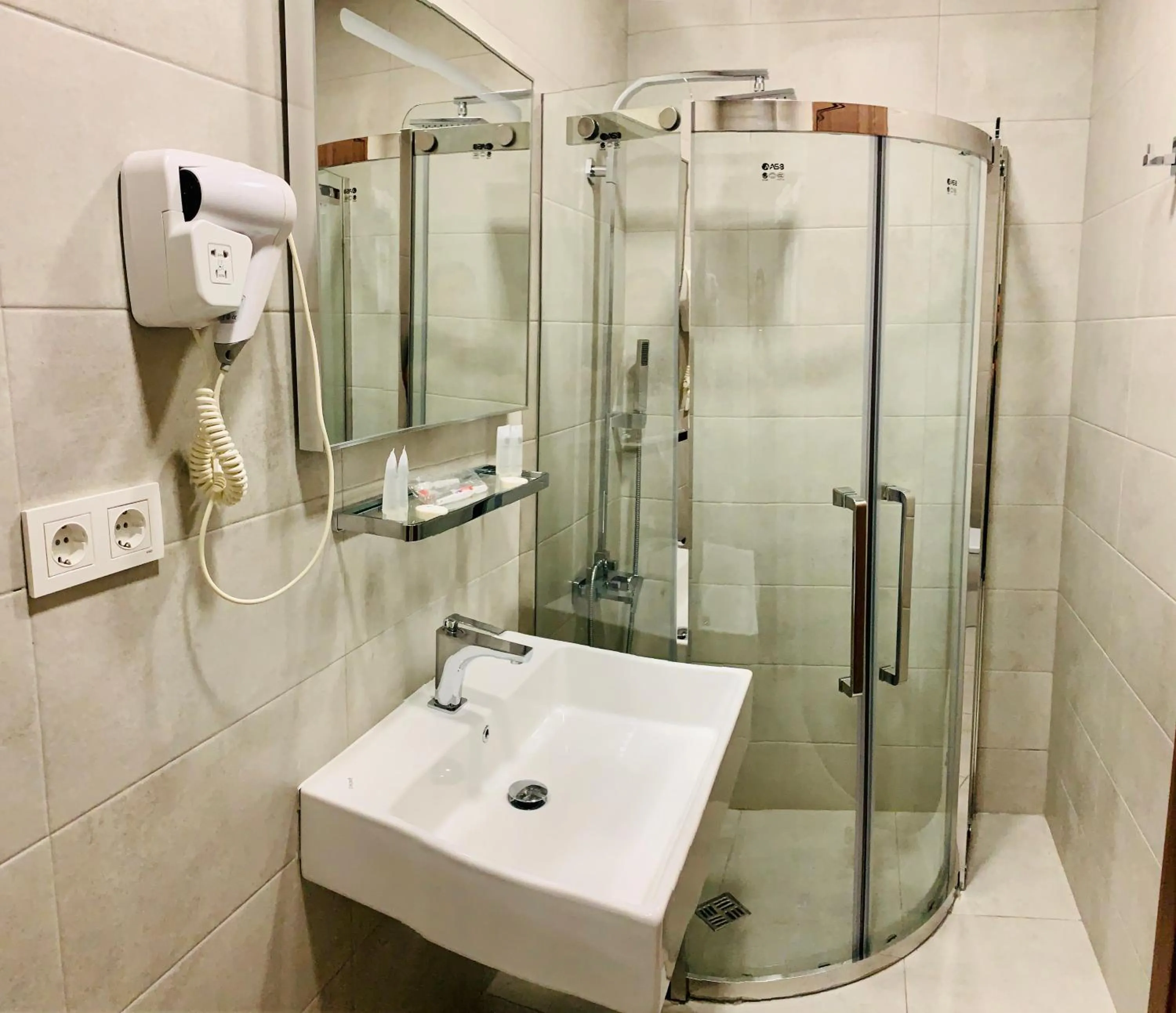 Shower in Hotel Tsereteli Palace