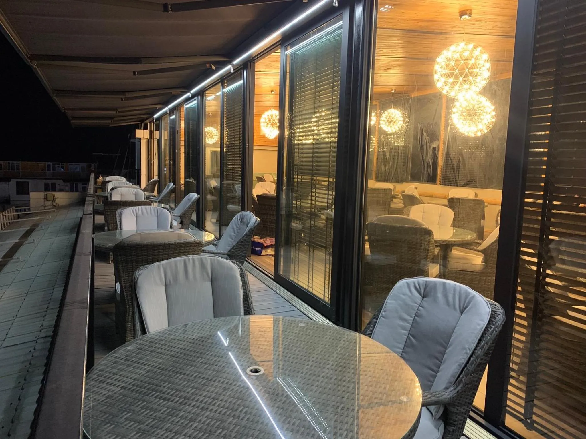 Restaurant/places to eat in Hotel Tsereteli Palace