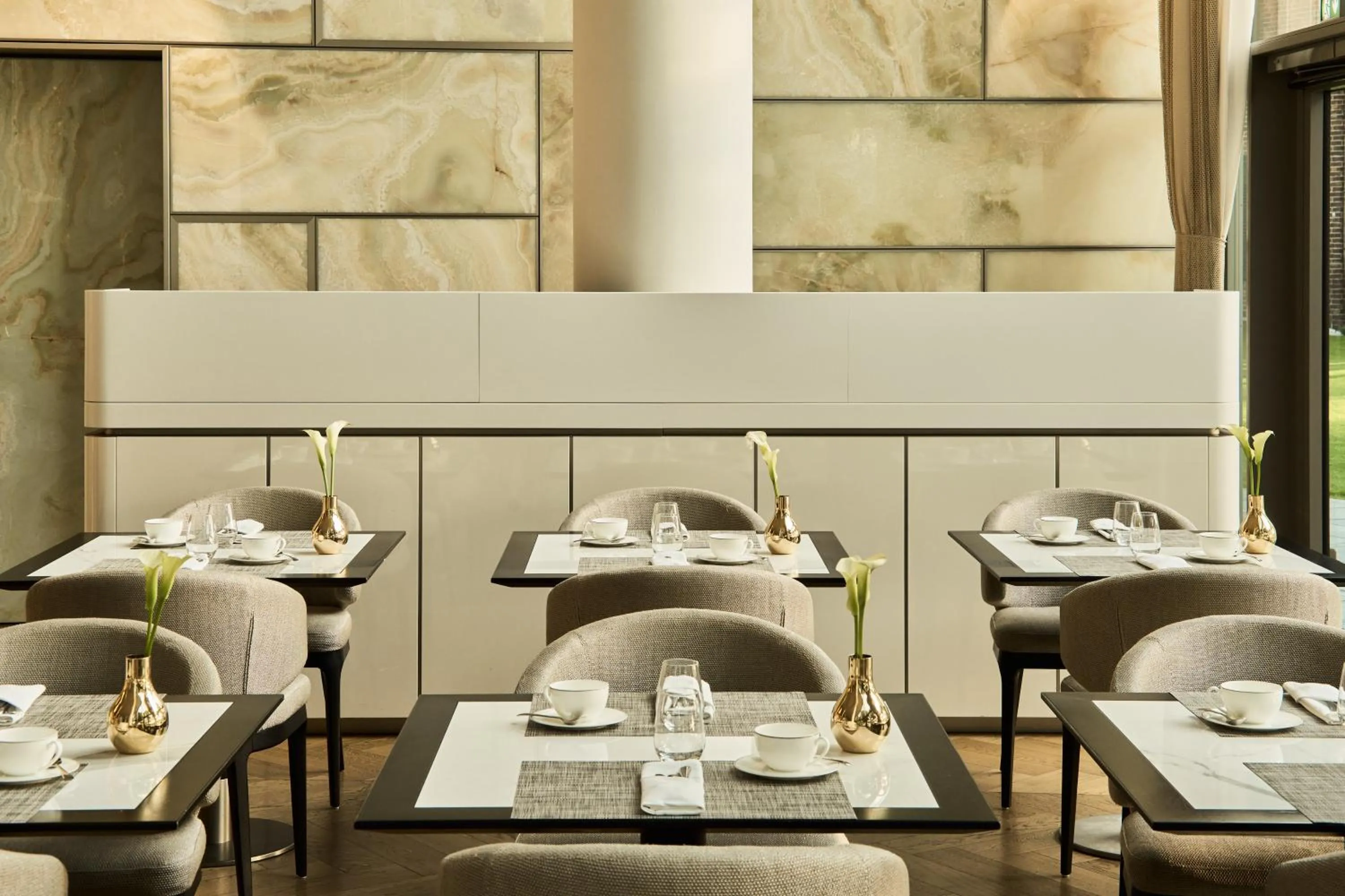 Restaurant/places to eat in The Fontenay Hamburg