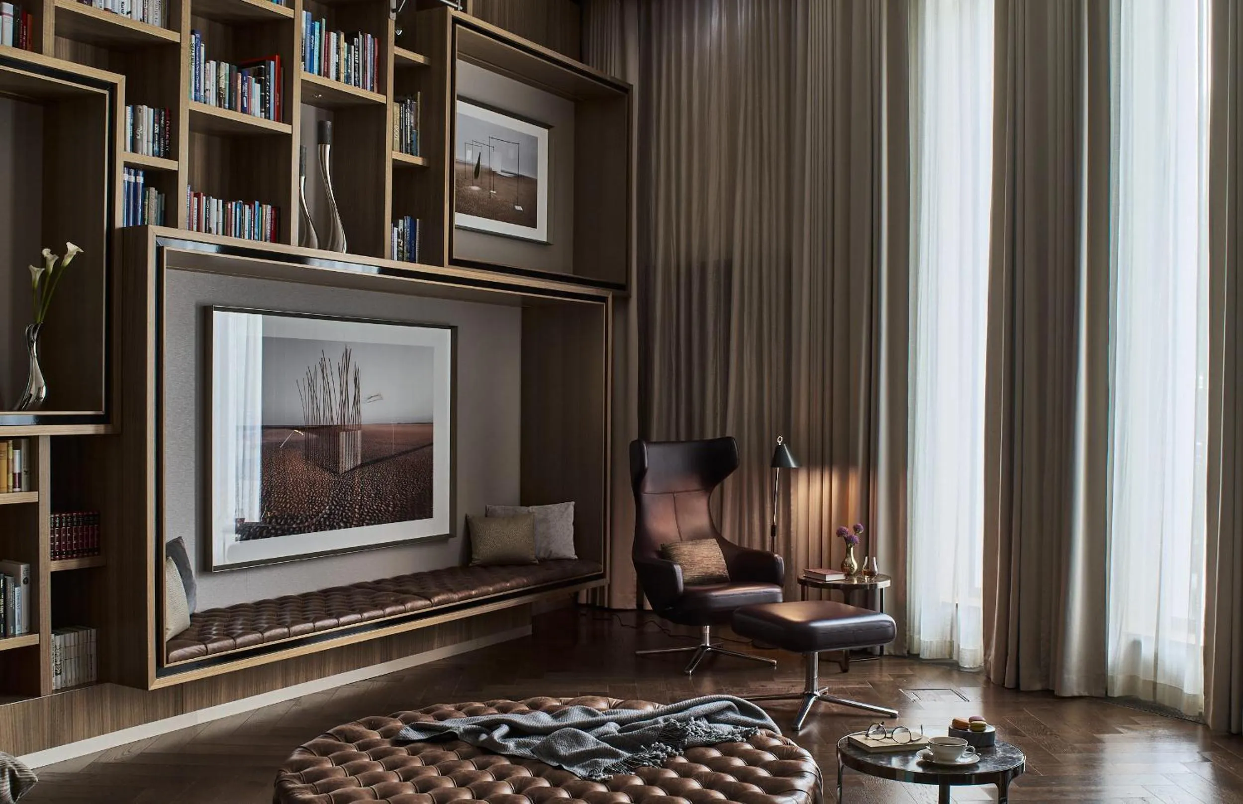 Library in The Fontenay Hamburg