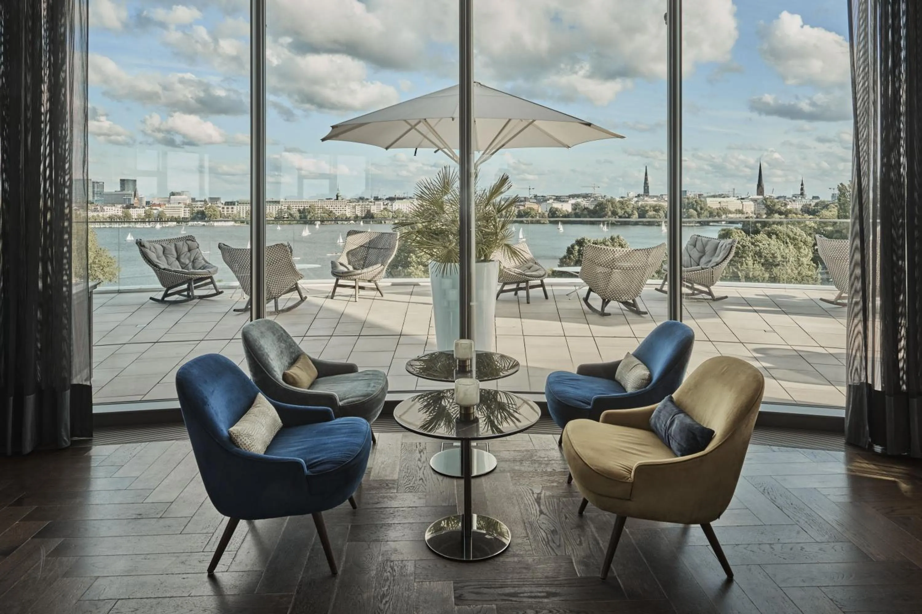 Restaurant/places to eat in The Fontenay Hamburg