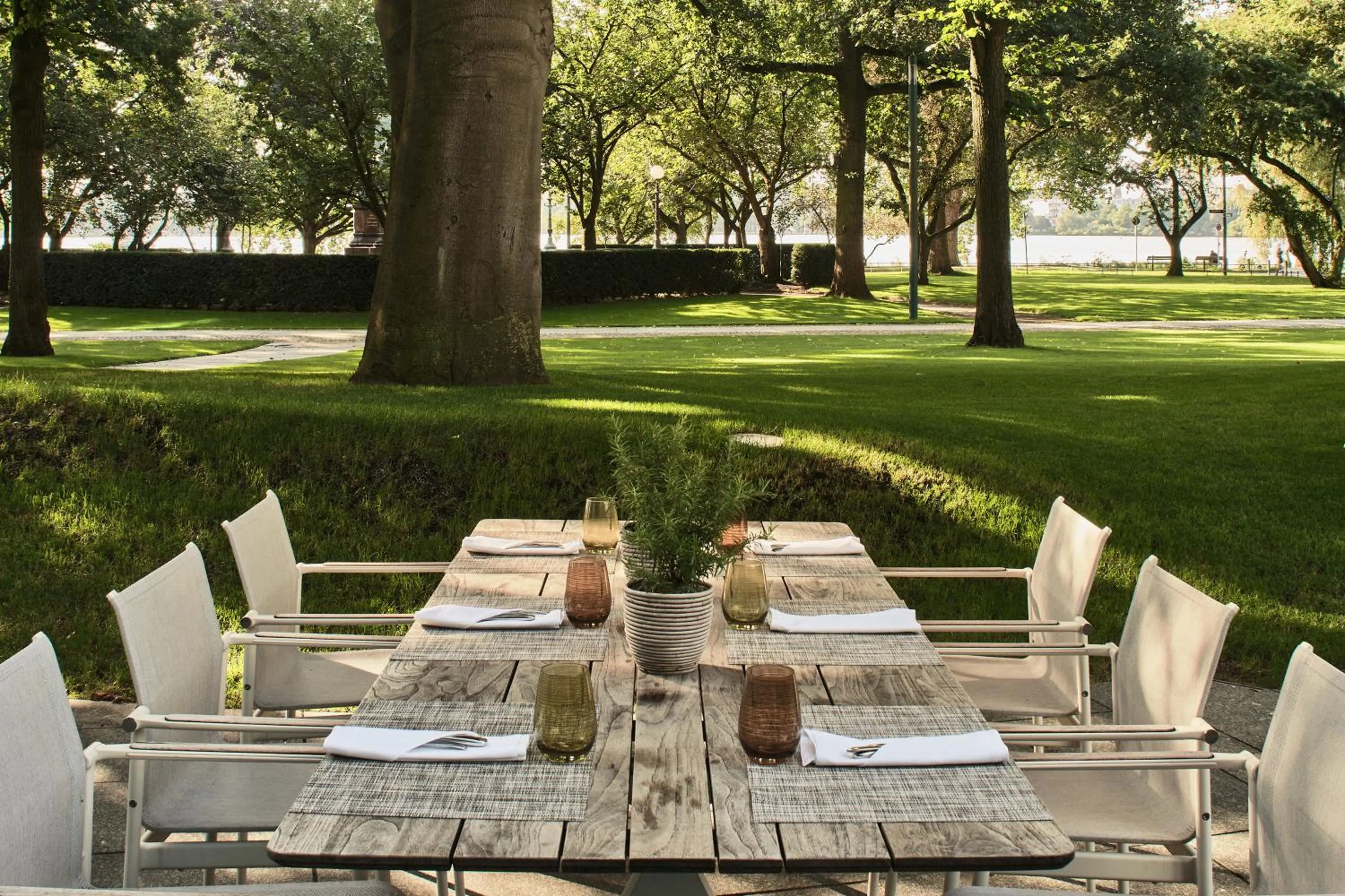 Restaurant/places to eat in The Fontenay Hamburg