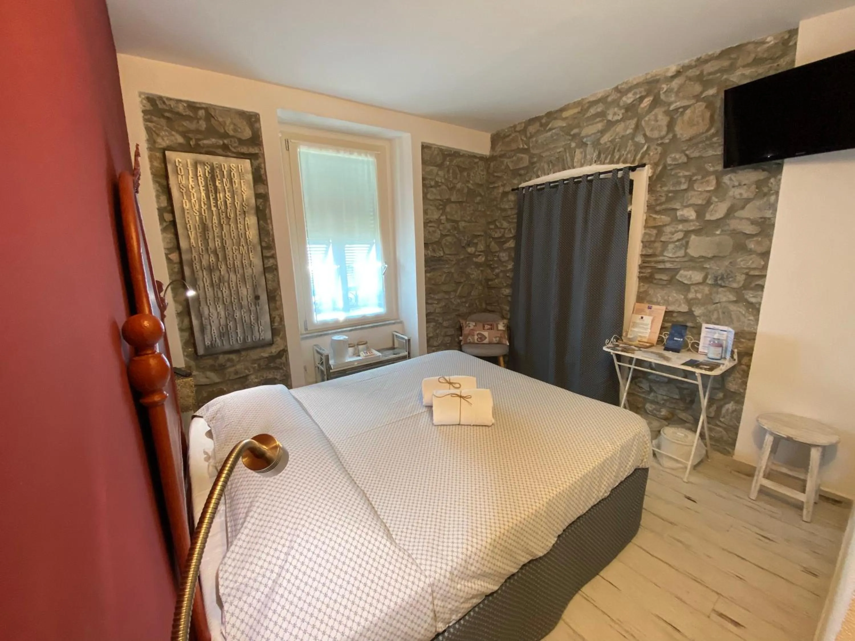 Photo of the whole room, Bed in Madüneta 5 Terre