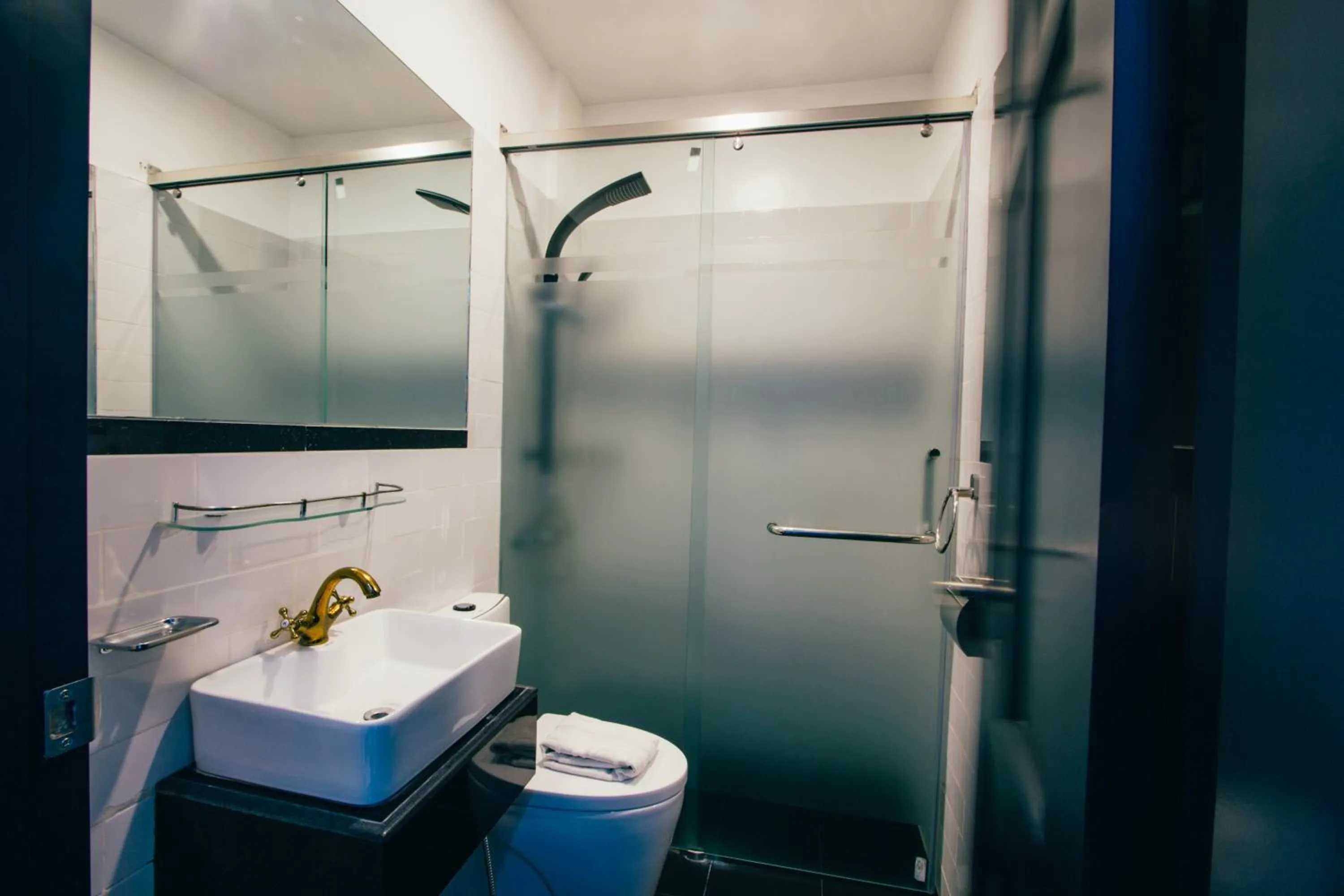 Bathroom in Facade Hotel