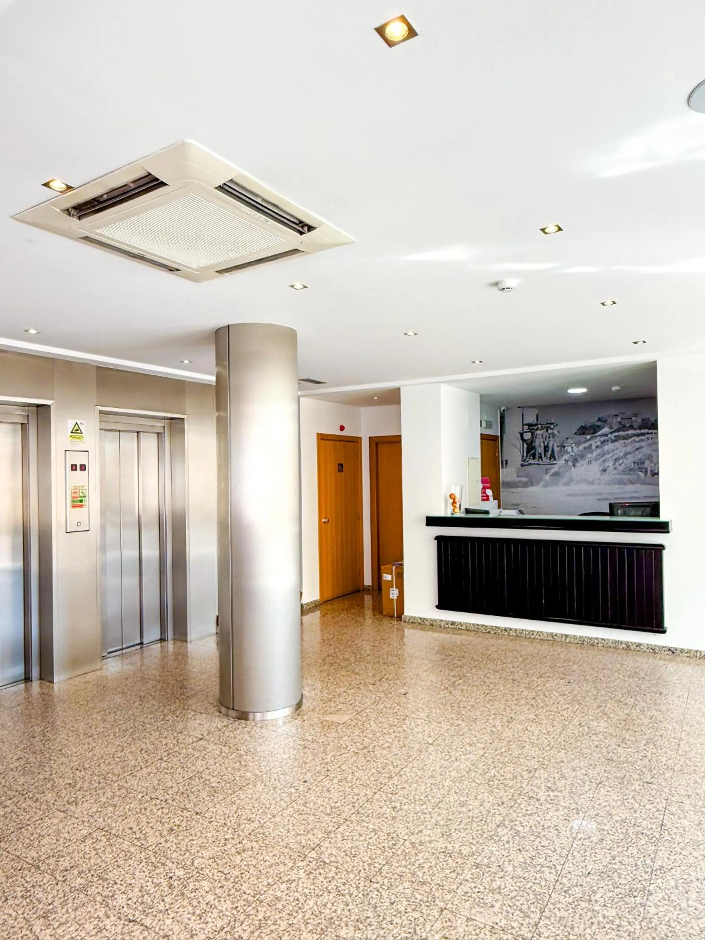 Lobby or reception in Stay Hotel Leiria Centro