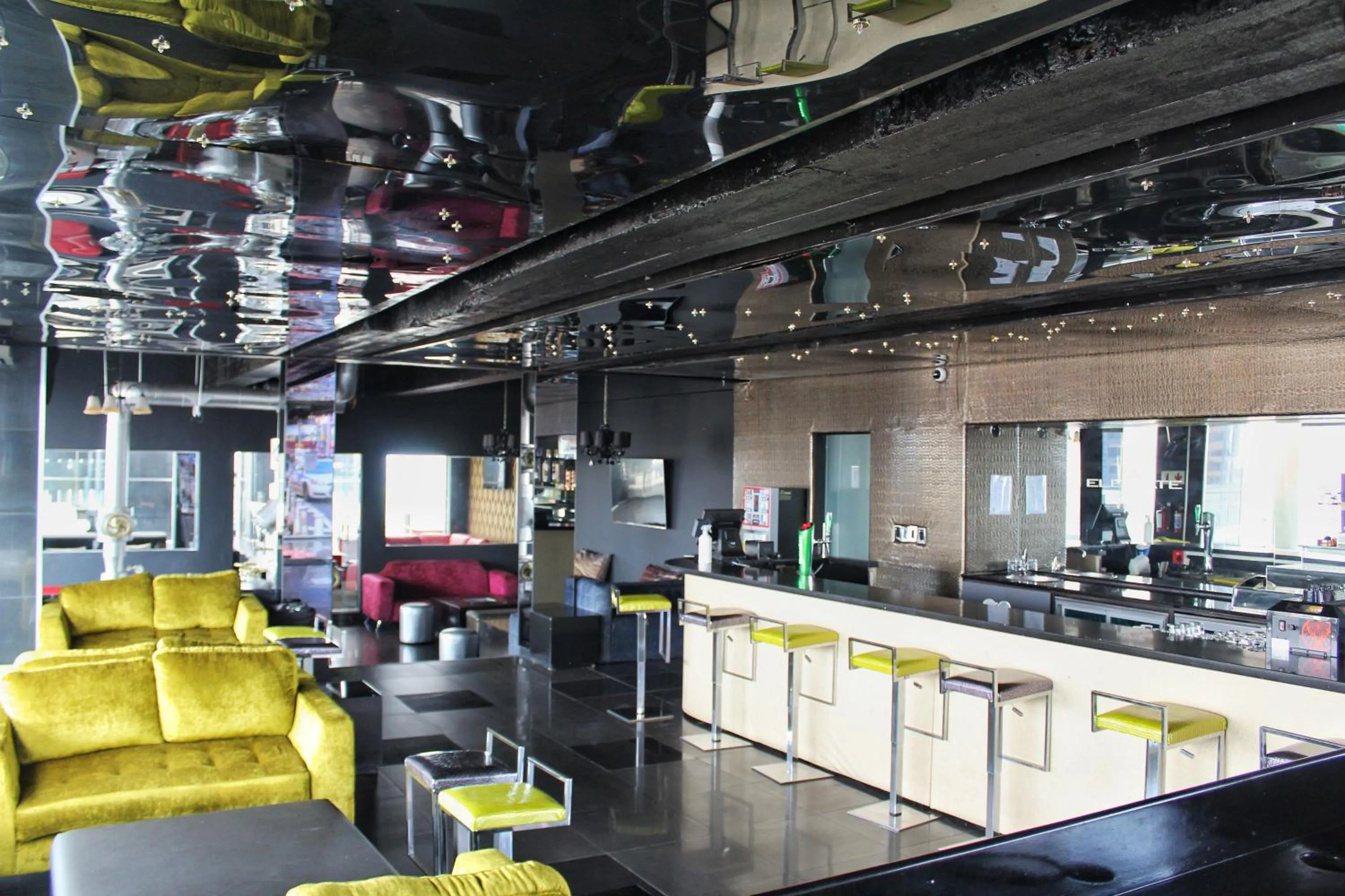 Lounge or bar in Reef Hotel