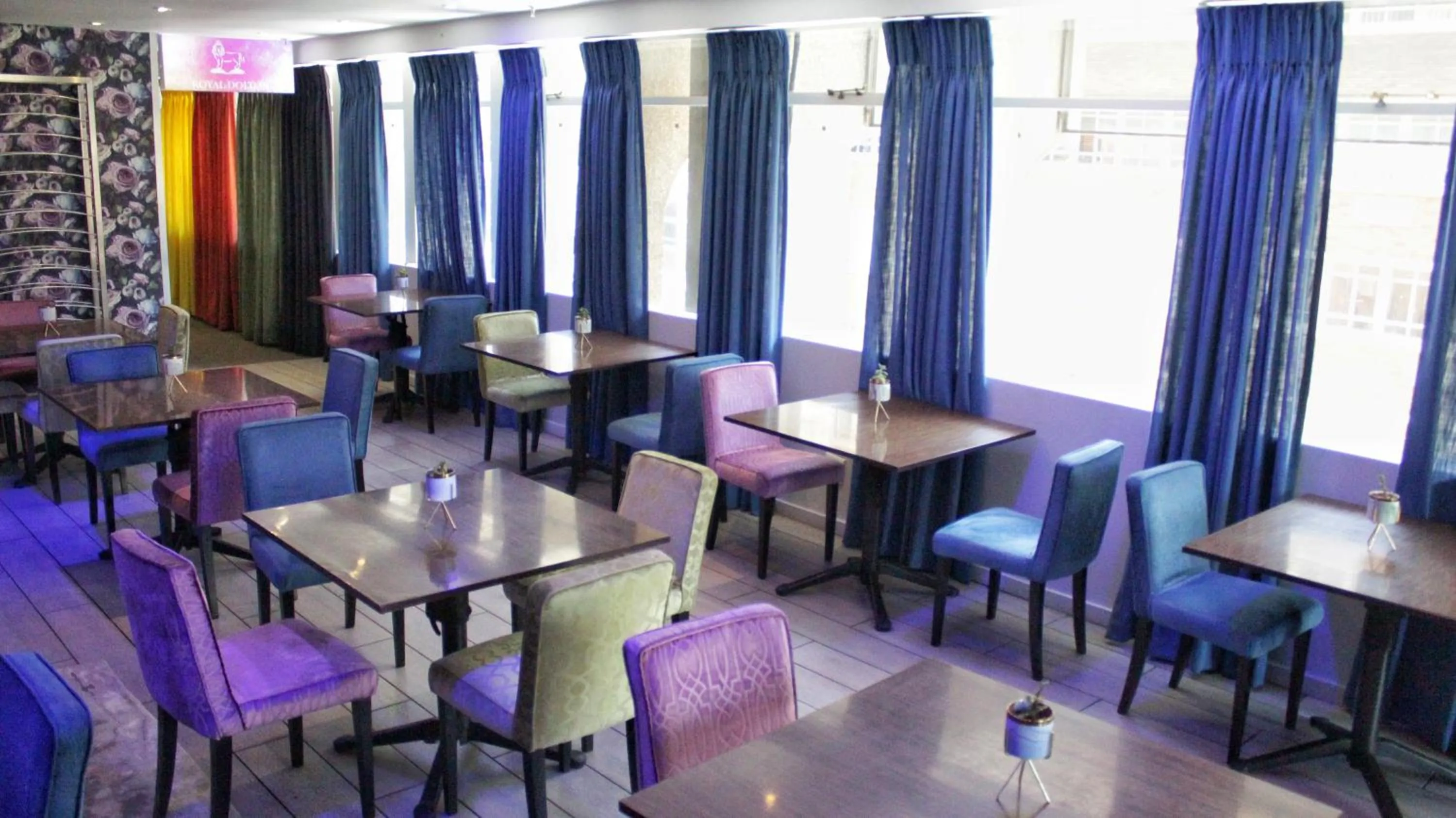 Restaurant/places to eat in Reef Hotel