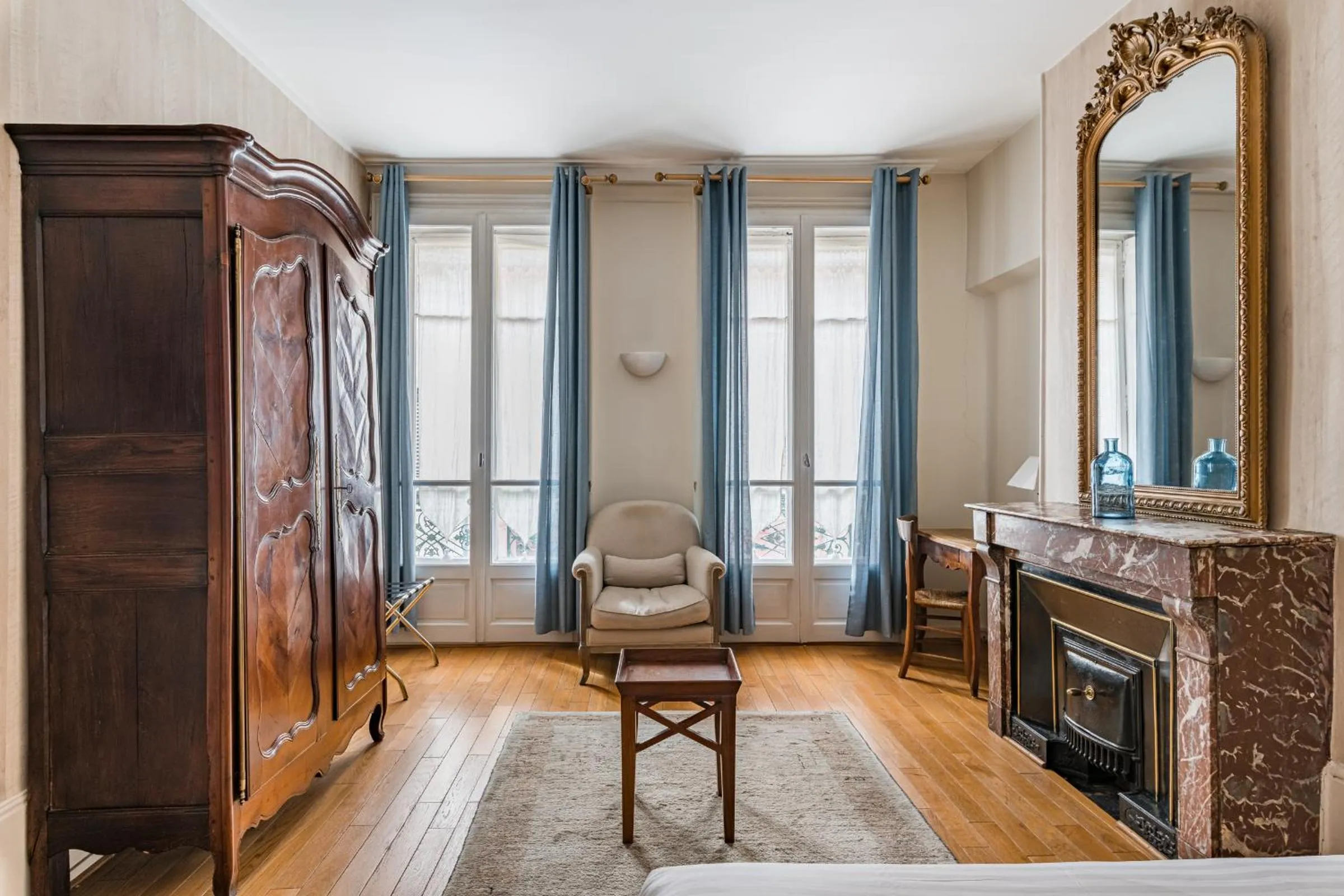 Photo of the whole room in Globe Et Cecil