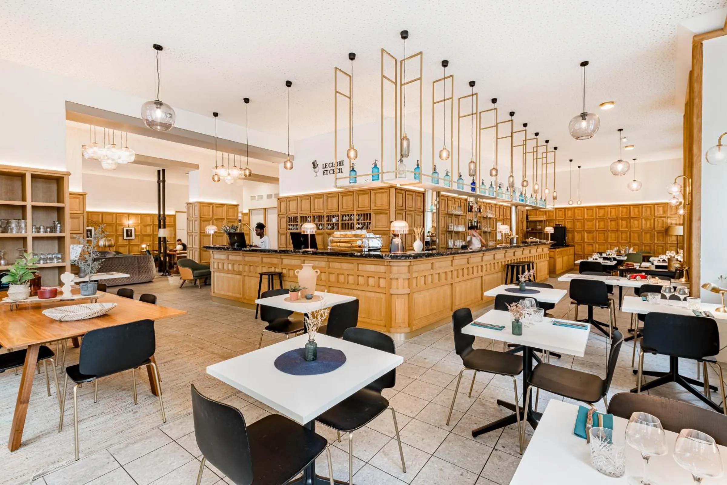 Restaurant/places to eat in Globe Et Cecil