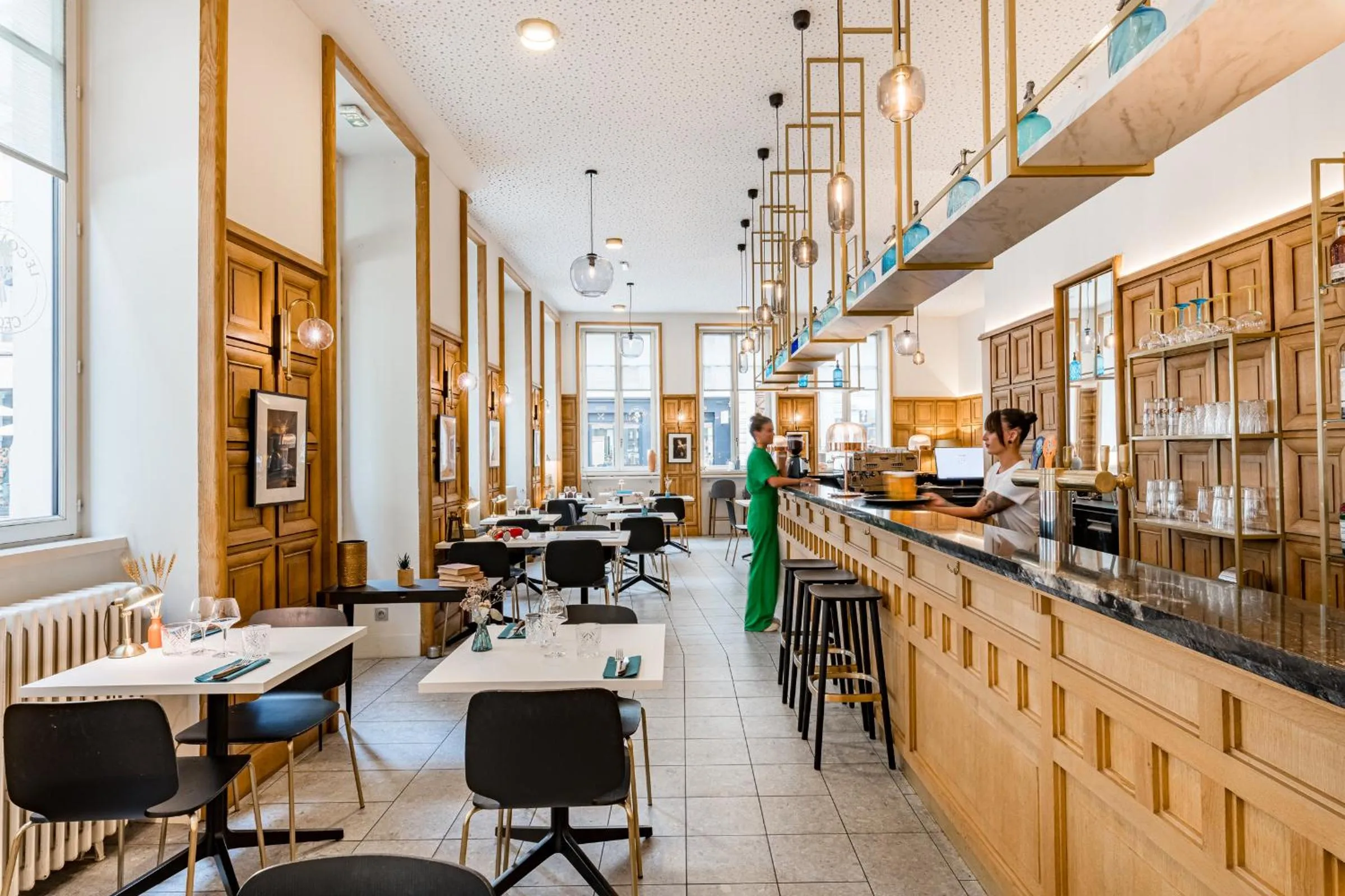 Lounge or bar in Globe Et Cecil