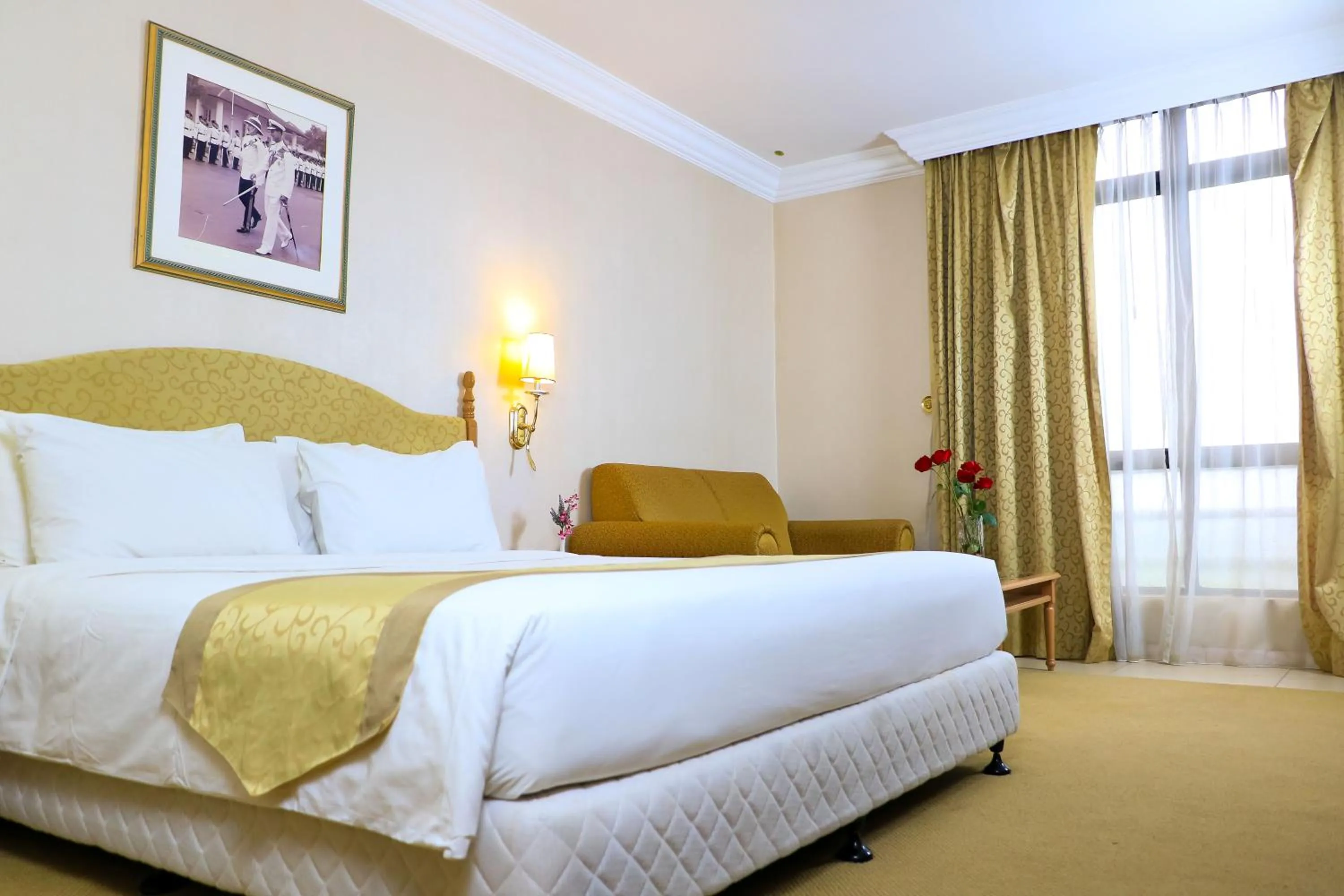 Property building, Bed in Merdeka Palace Hotel & Suites
