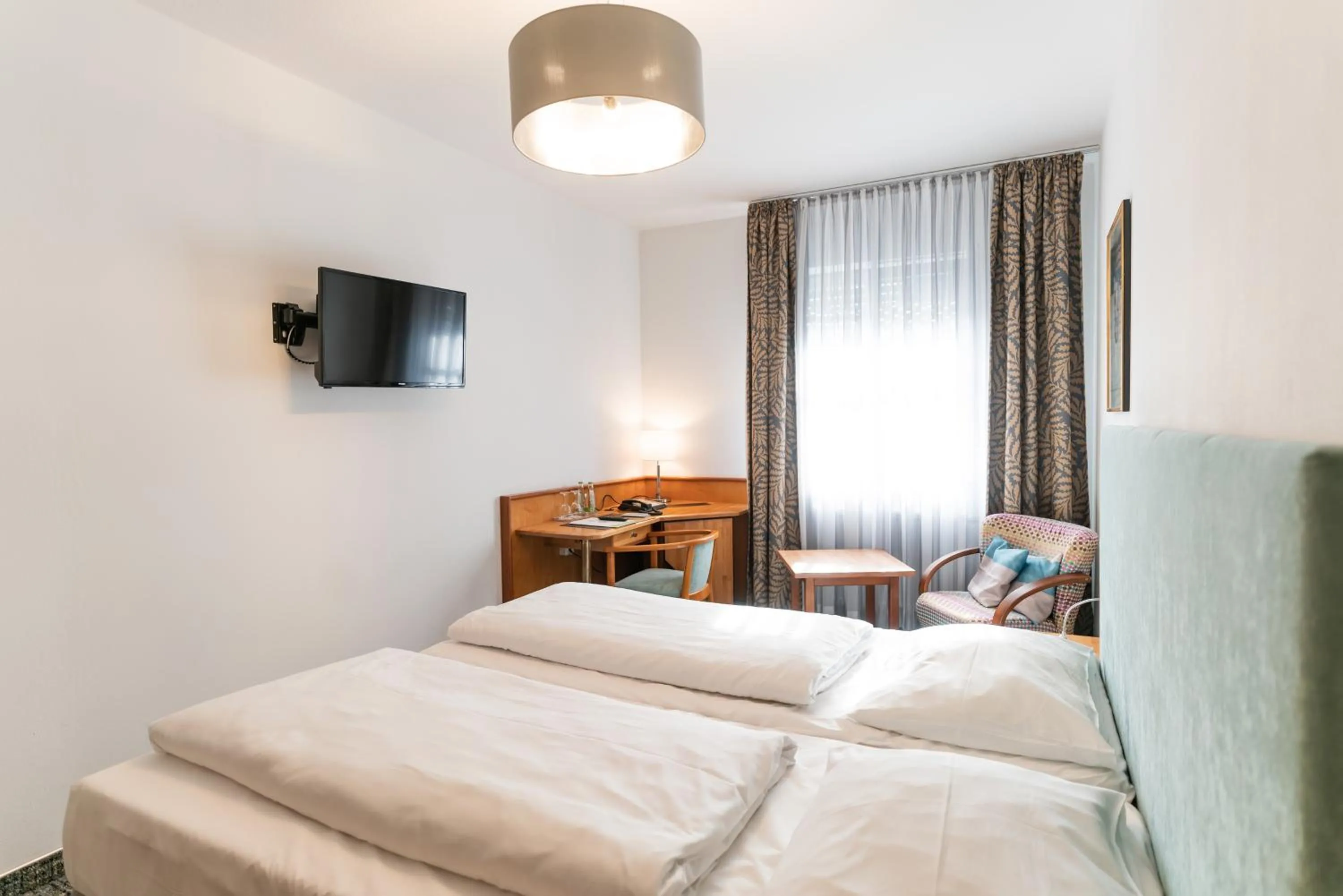 Photo of the whole room, Bed in Altstadthotel Grauer Wolf