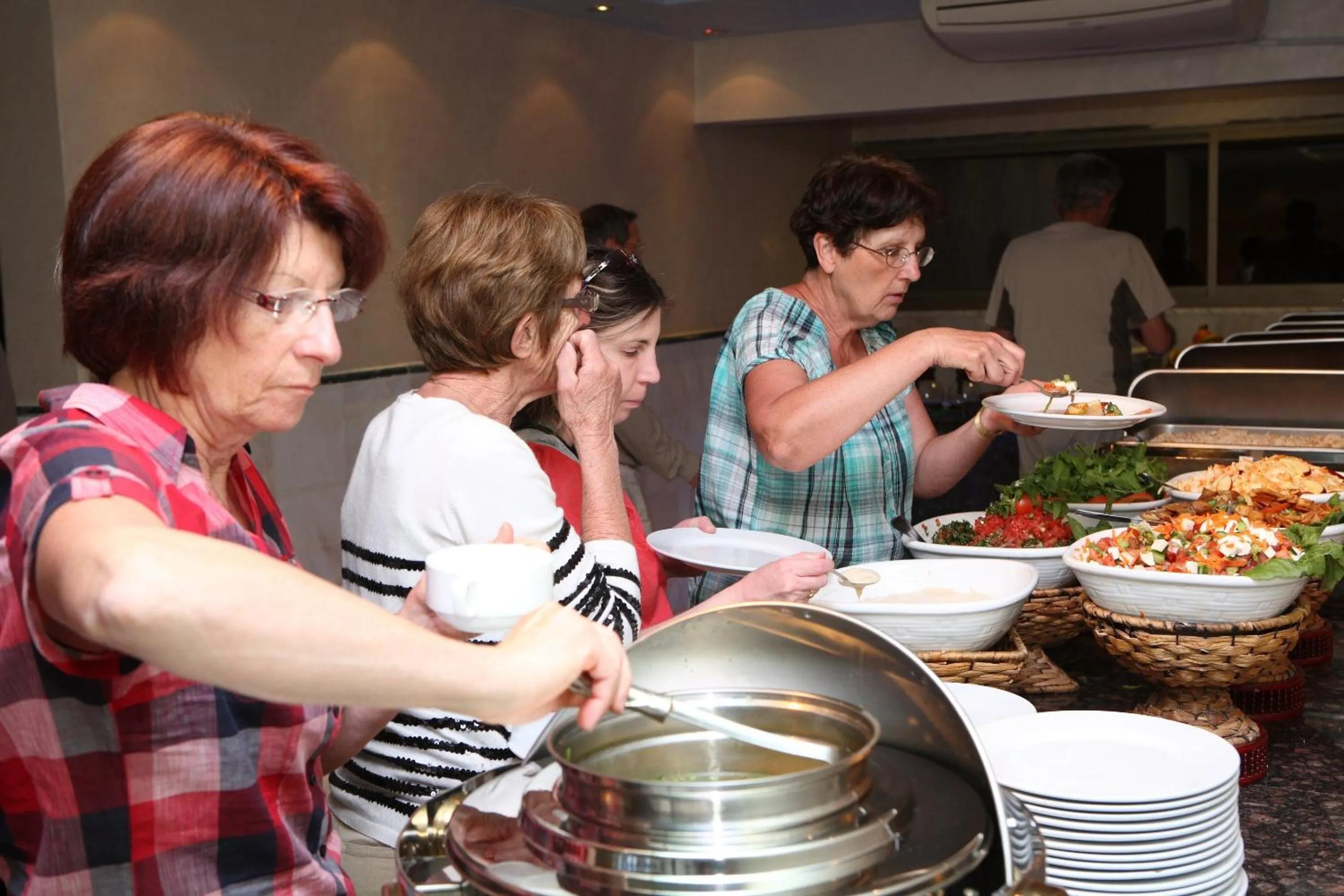 Restaurant/places to eat in Al Raad Hotel