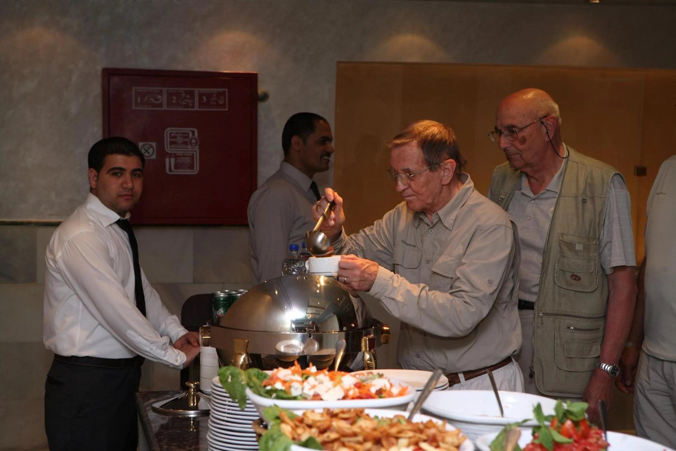 Restaurant/places to eat in Al Raad Hotel