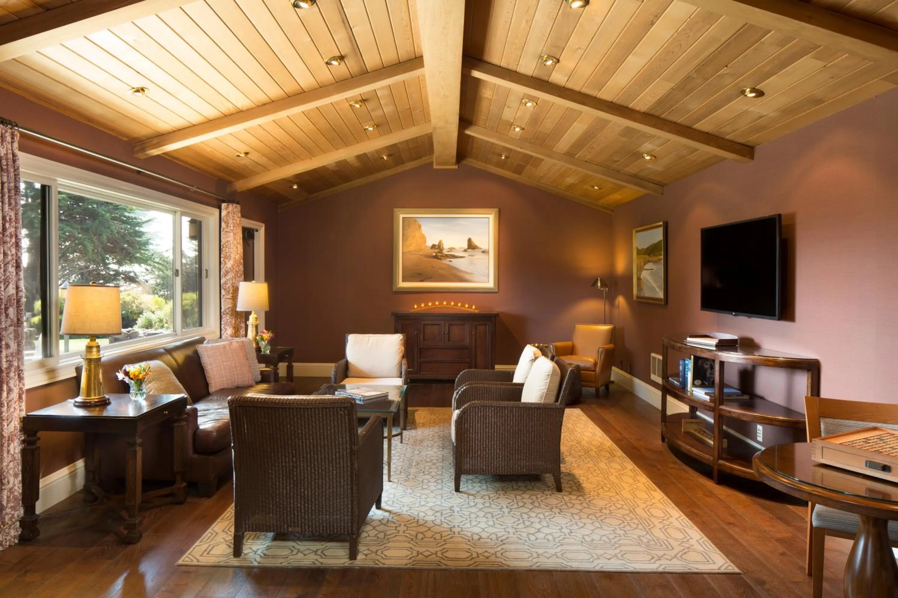 Communal lounge/ TV room in The Lodge at Bodega Bay