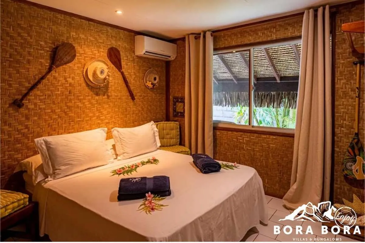 Bed in Villa Bora Bora - on Matira