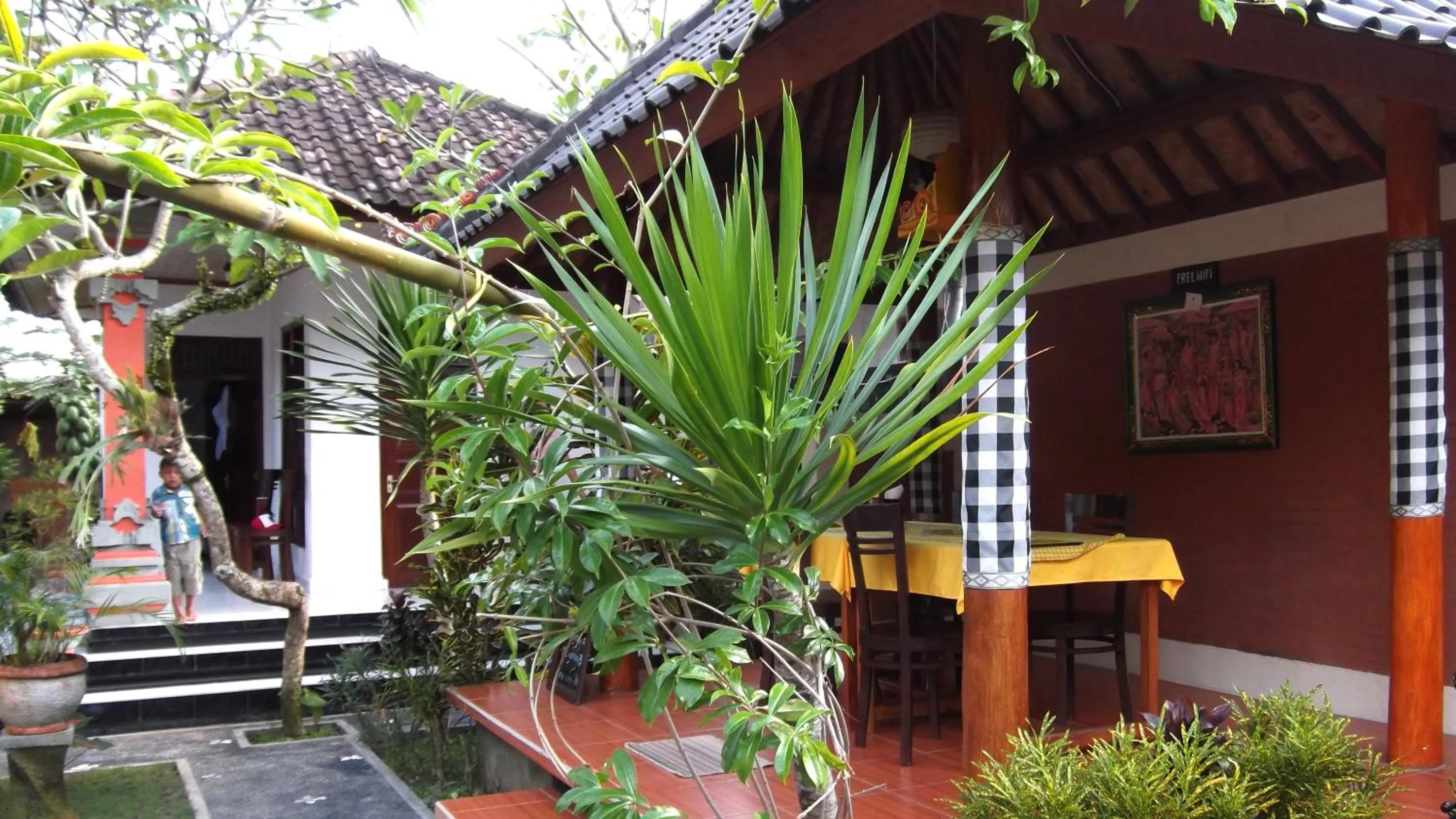 Restaurant/places to eat in Sweet Homestay