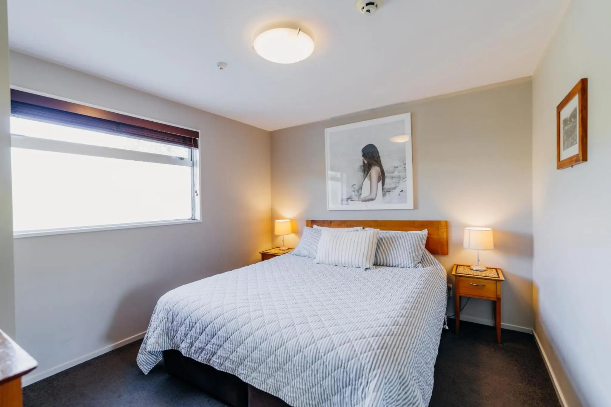 Bedroom, Bed in Sumner Bay Motel