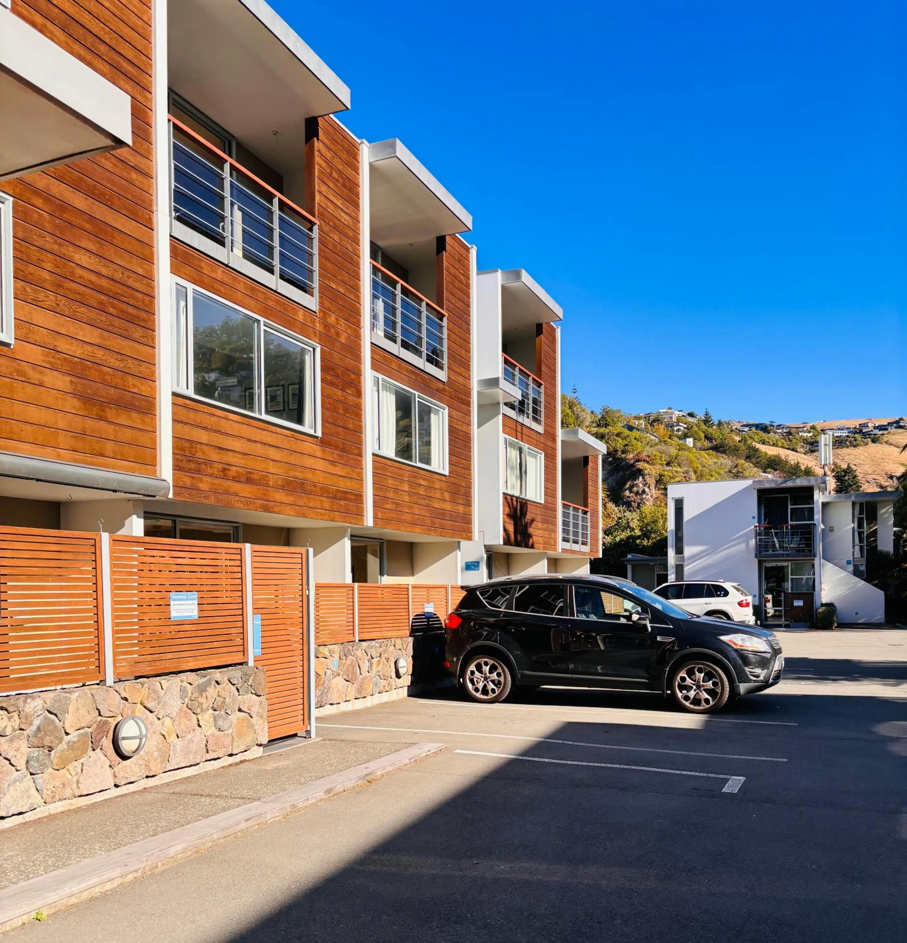 Facade/entrance in Sumner Bay Motel