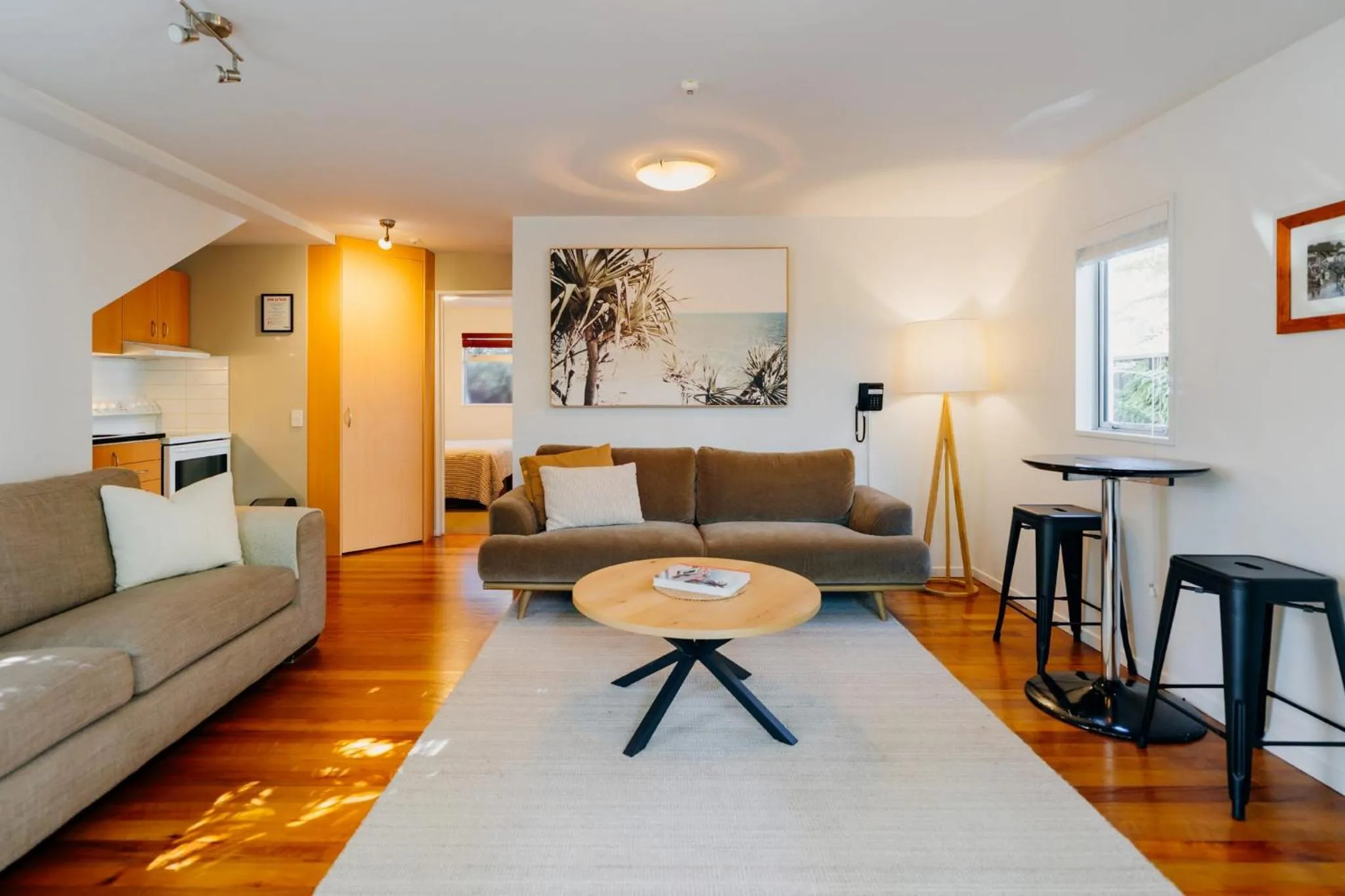 Living room in Sumner Bay Motel