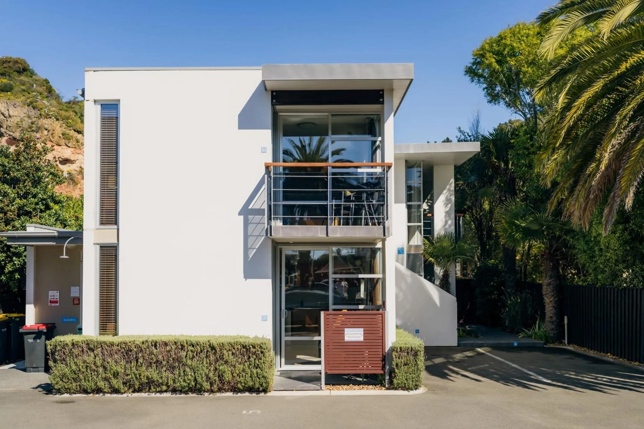 Property building in Sumner Bay Motel