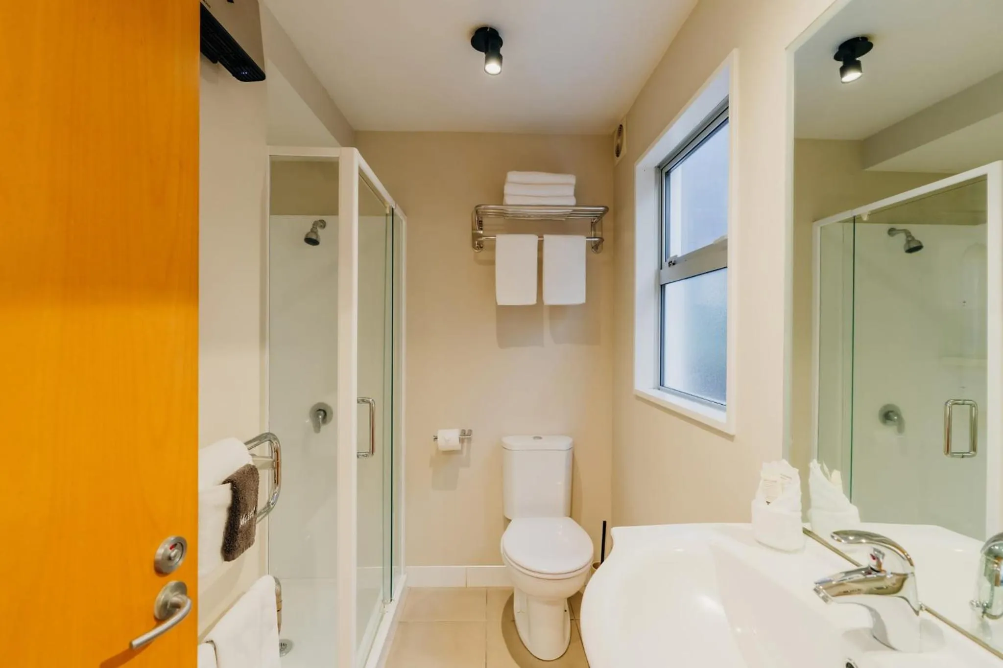 Bathroom in Sumner Bay Motel