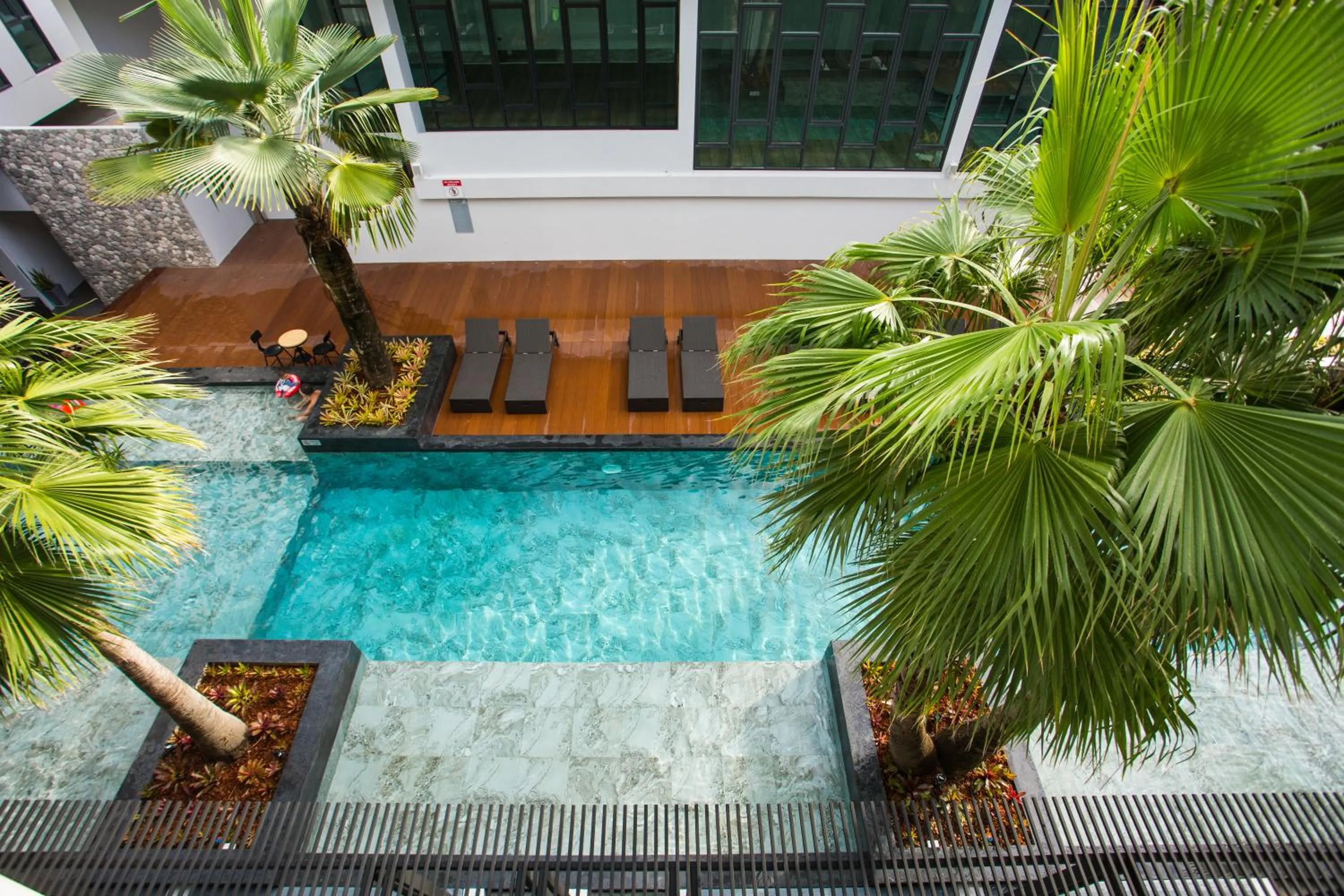 Swimming pool in Chaweng Villawee Hotel