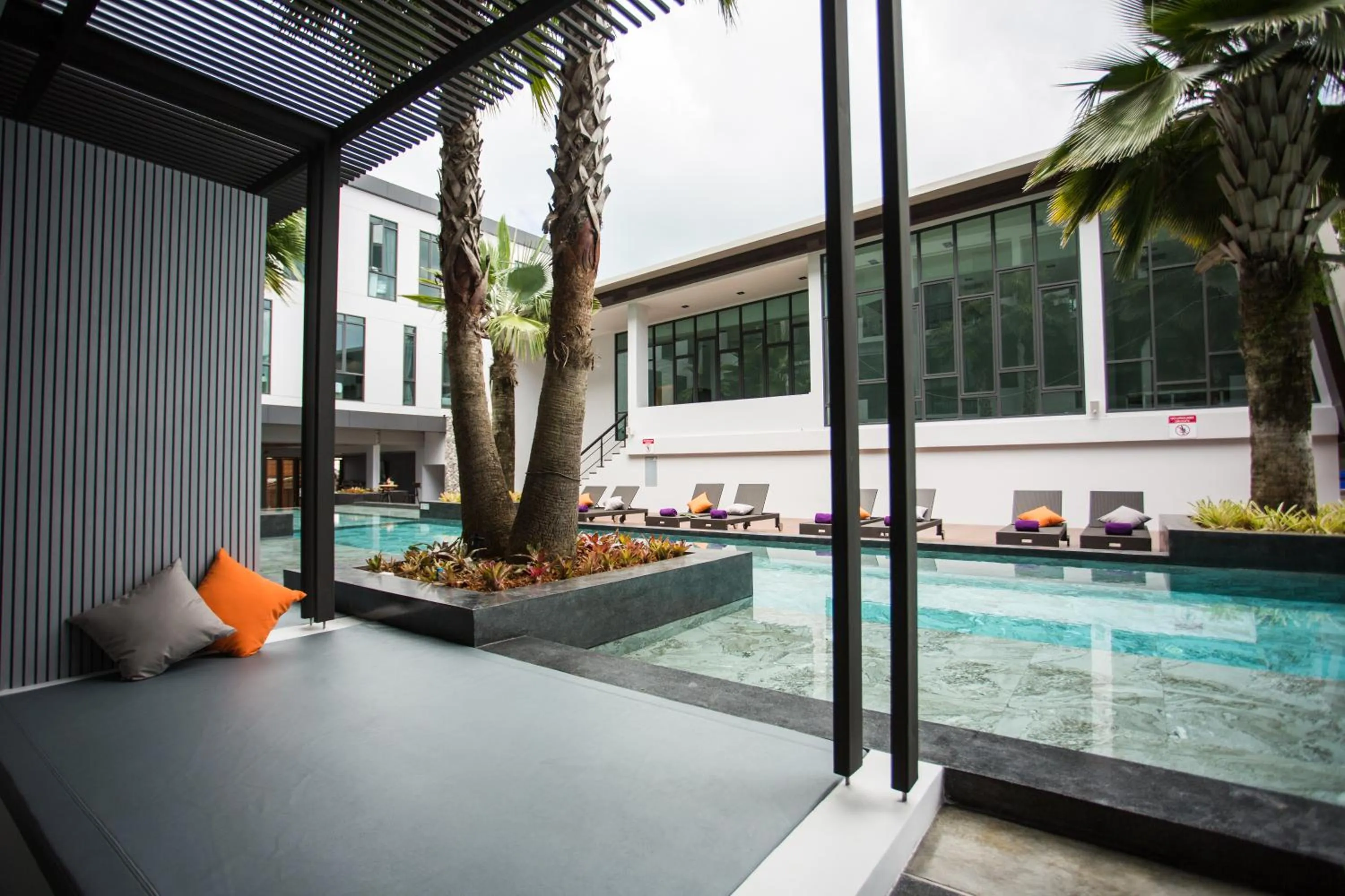 Swimming pool in Chaweng Villawee Hotel