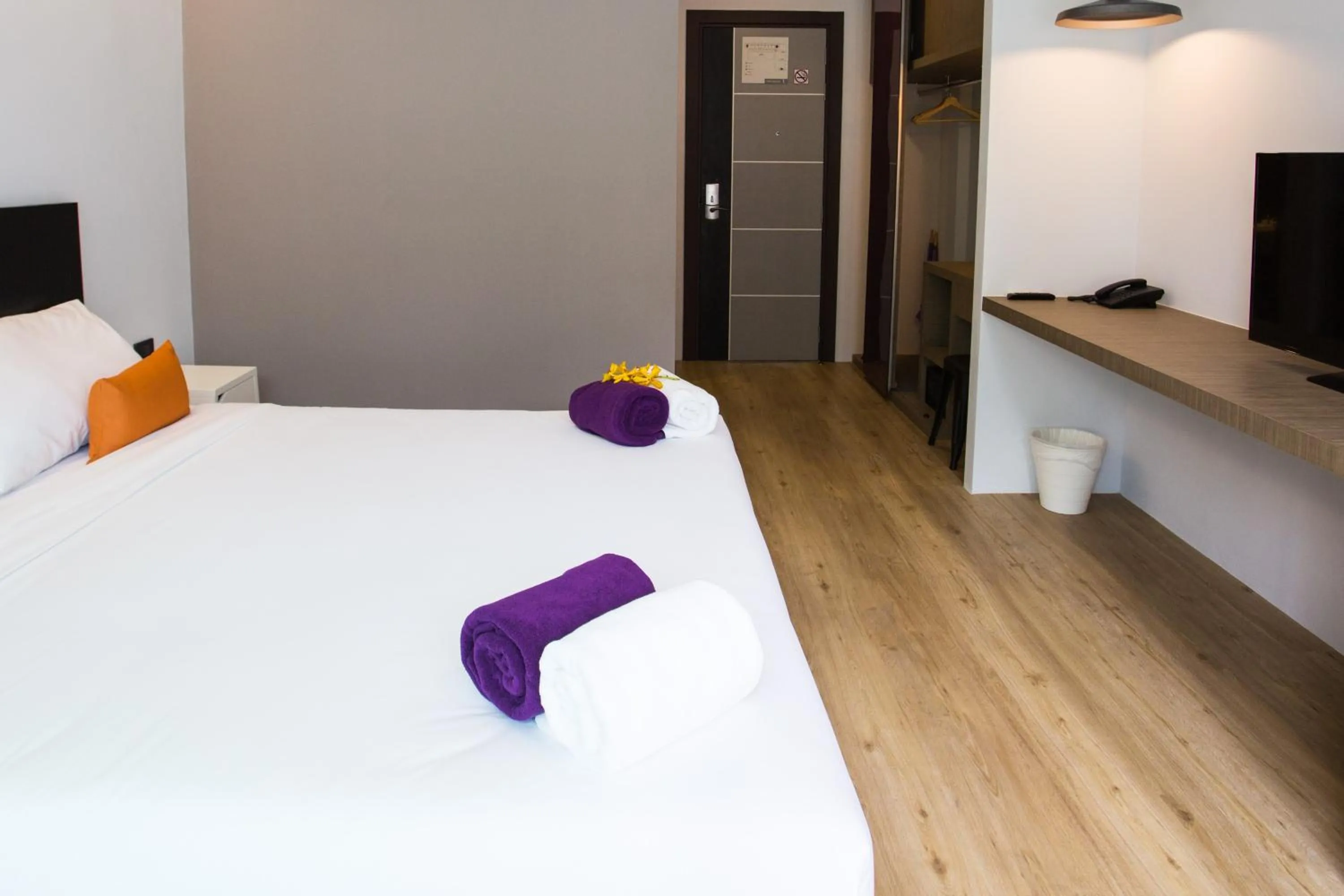 Bed in Chaweng Villawee Hotel