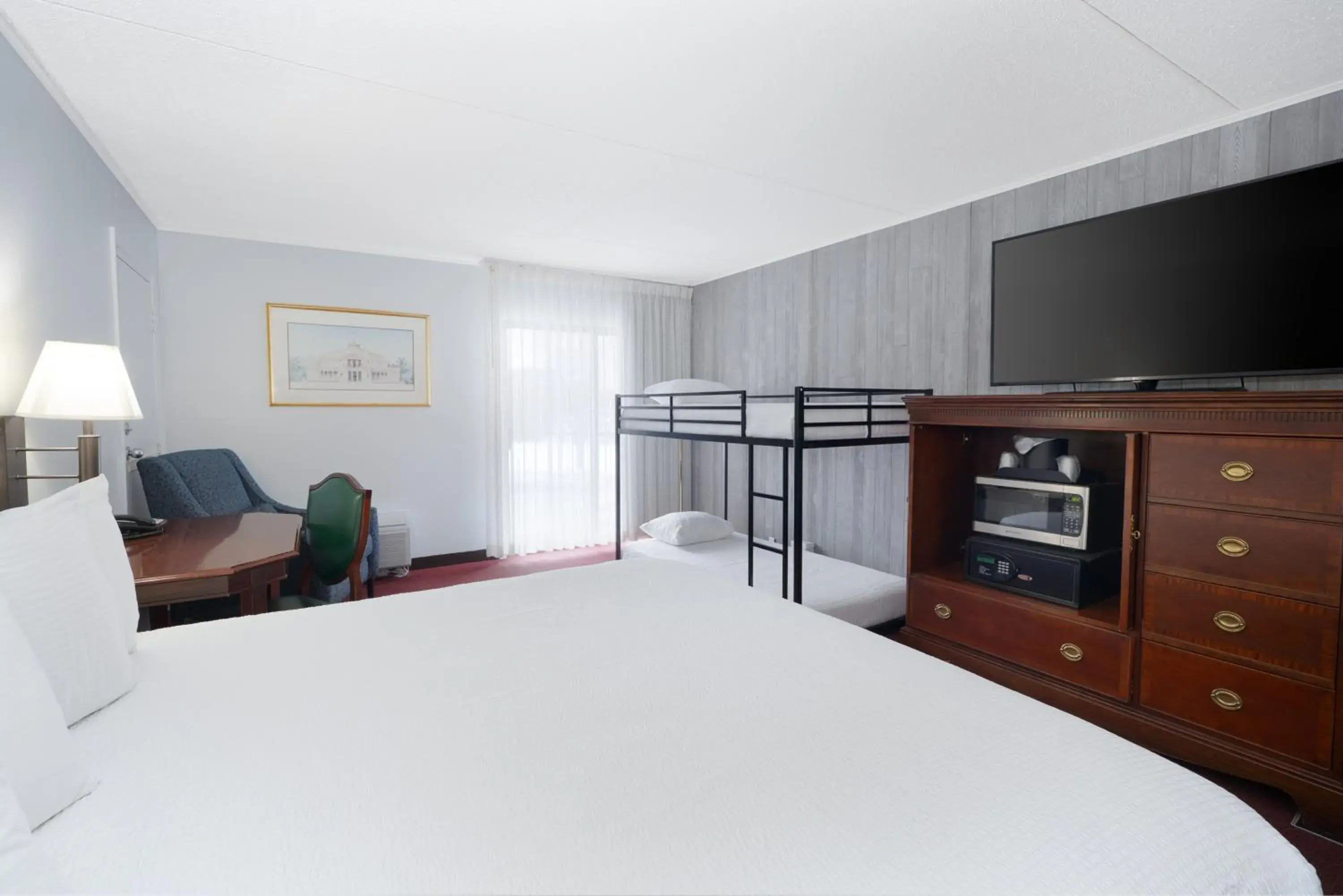 1st Floor King Bed W/Bunk Beds - single occupancy in Fireside Inn & Suites Gilford 1st Floor King Bed W/Bunk Beds - single occupancy in Fireside Inn & Suites Gilford