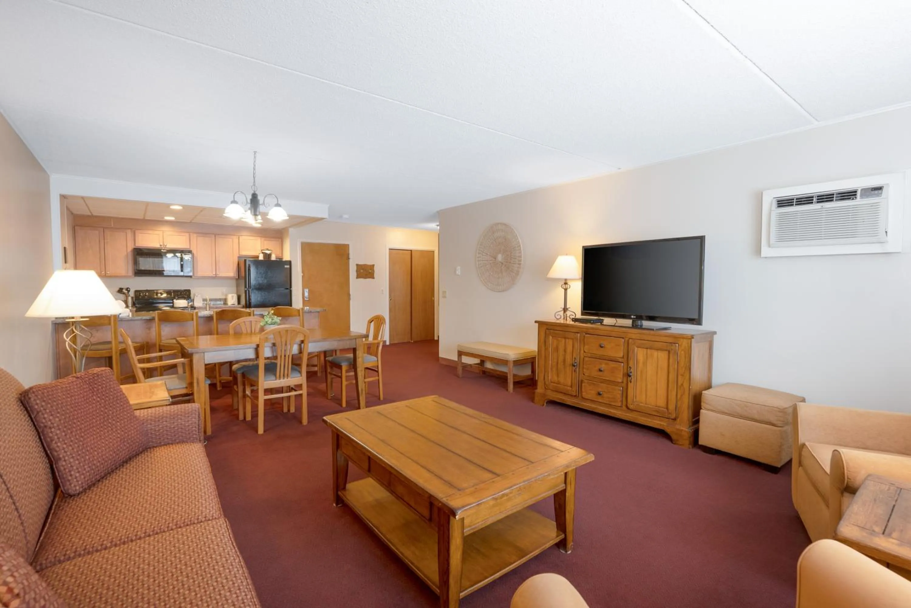 Living room in Fireside Inn & Suites Gilford