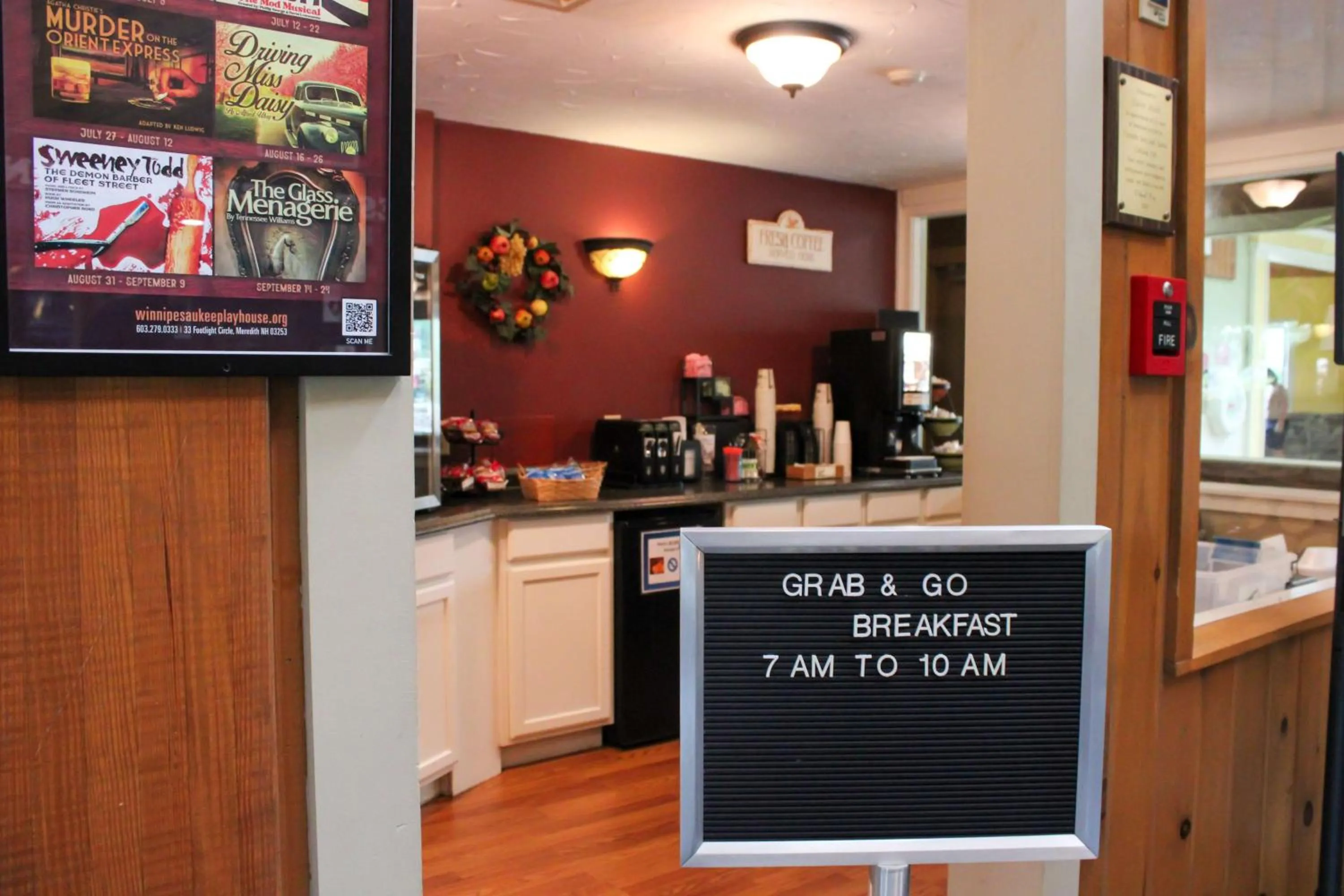 Breakfast in Fireside Inn & Suites Gilford
