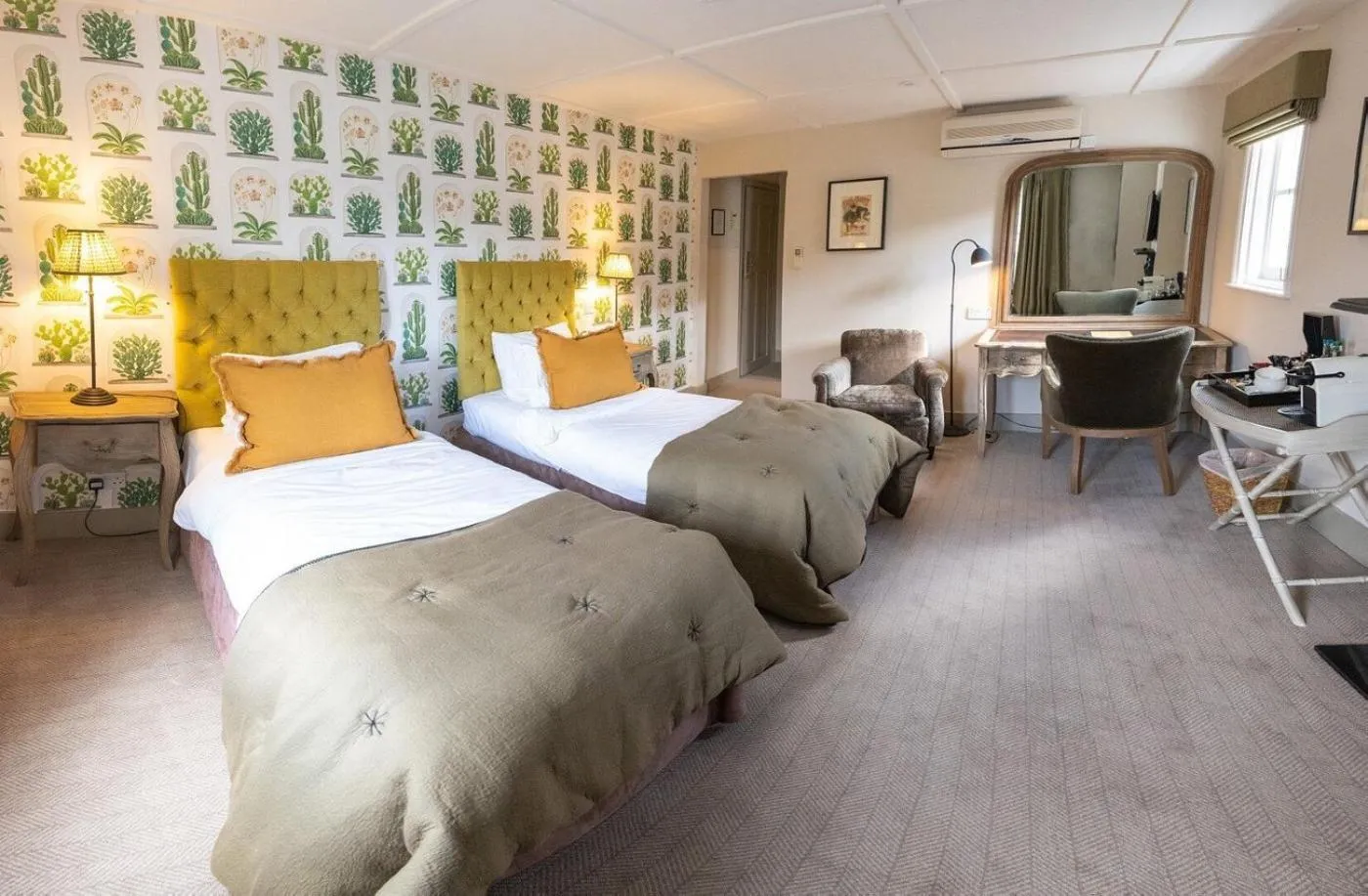 Bedroom, Bed in The Swan Inn