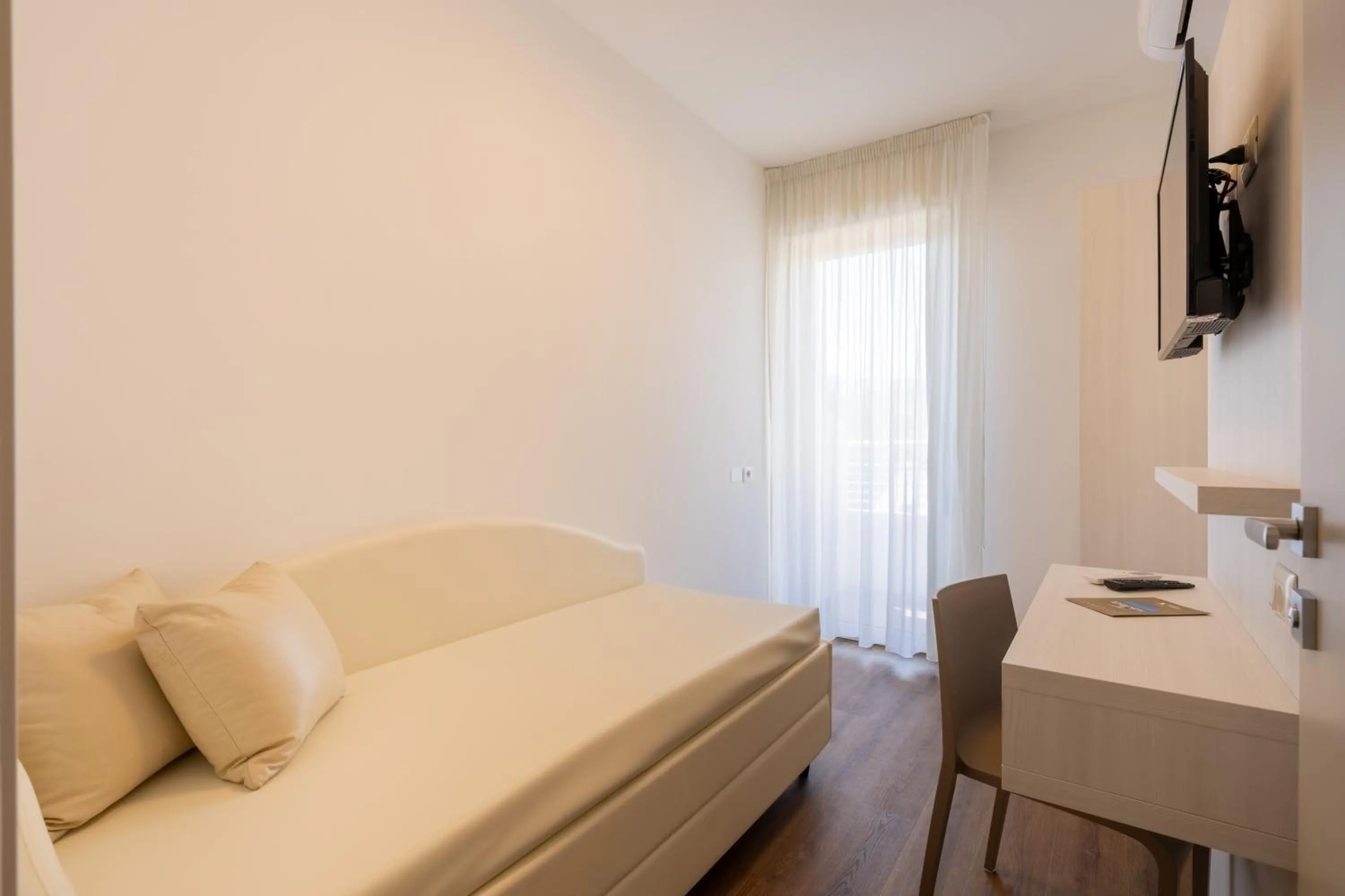 Photo of the whole room in Hotel Corfù