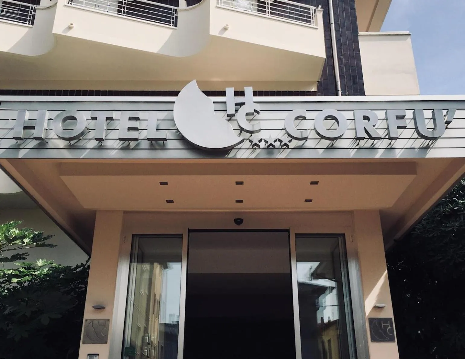 Facade/entrance in Hotel Corfù