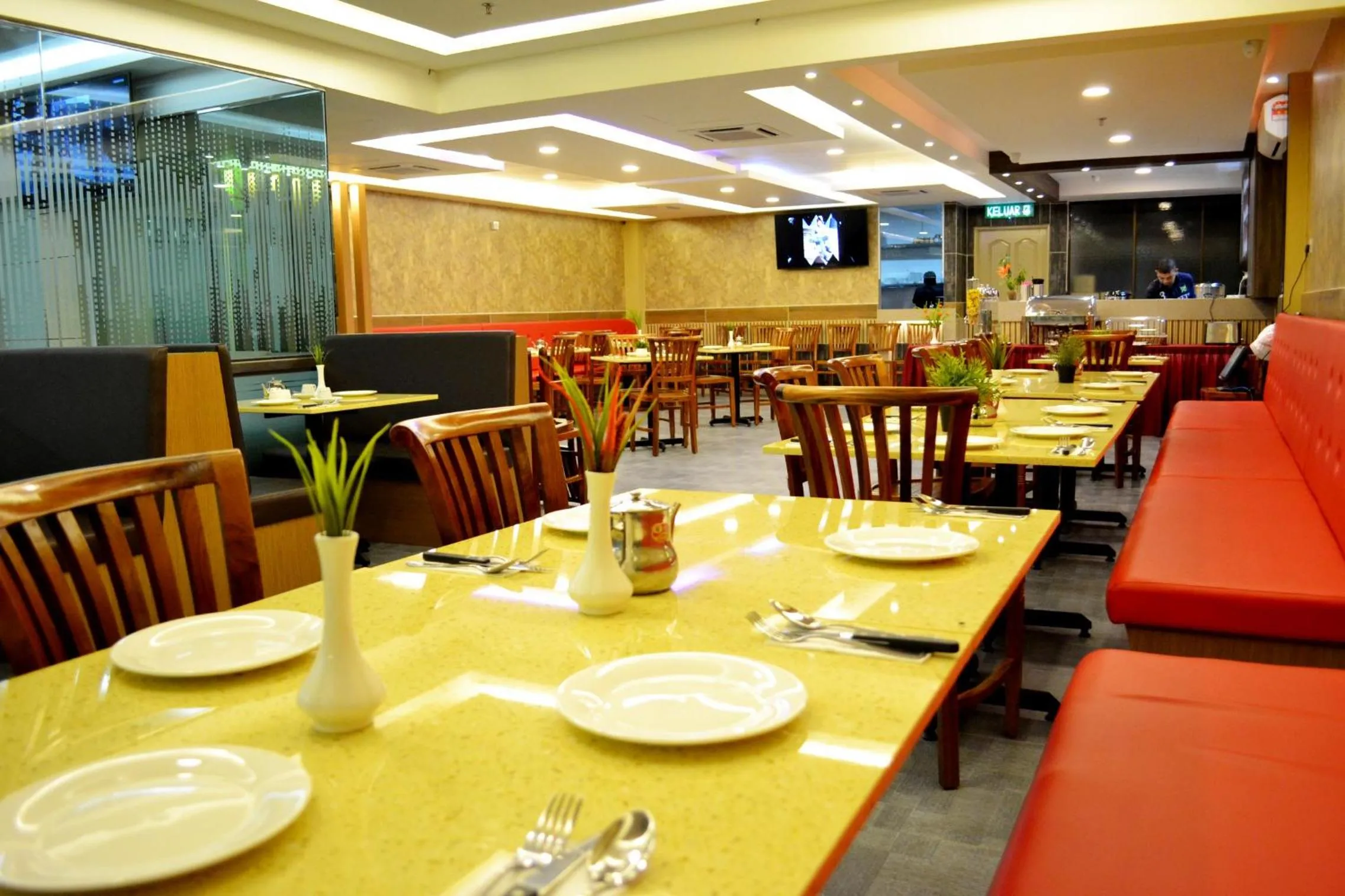 Restaurant/places to eat in City Central Hotel