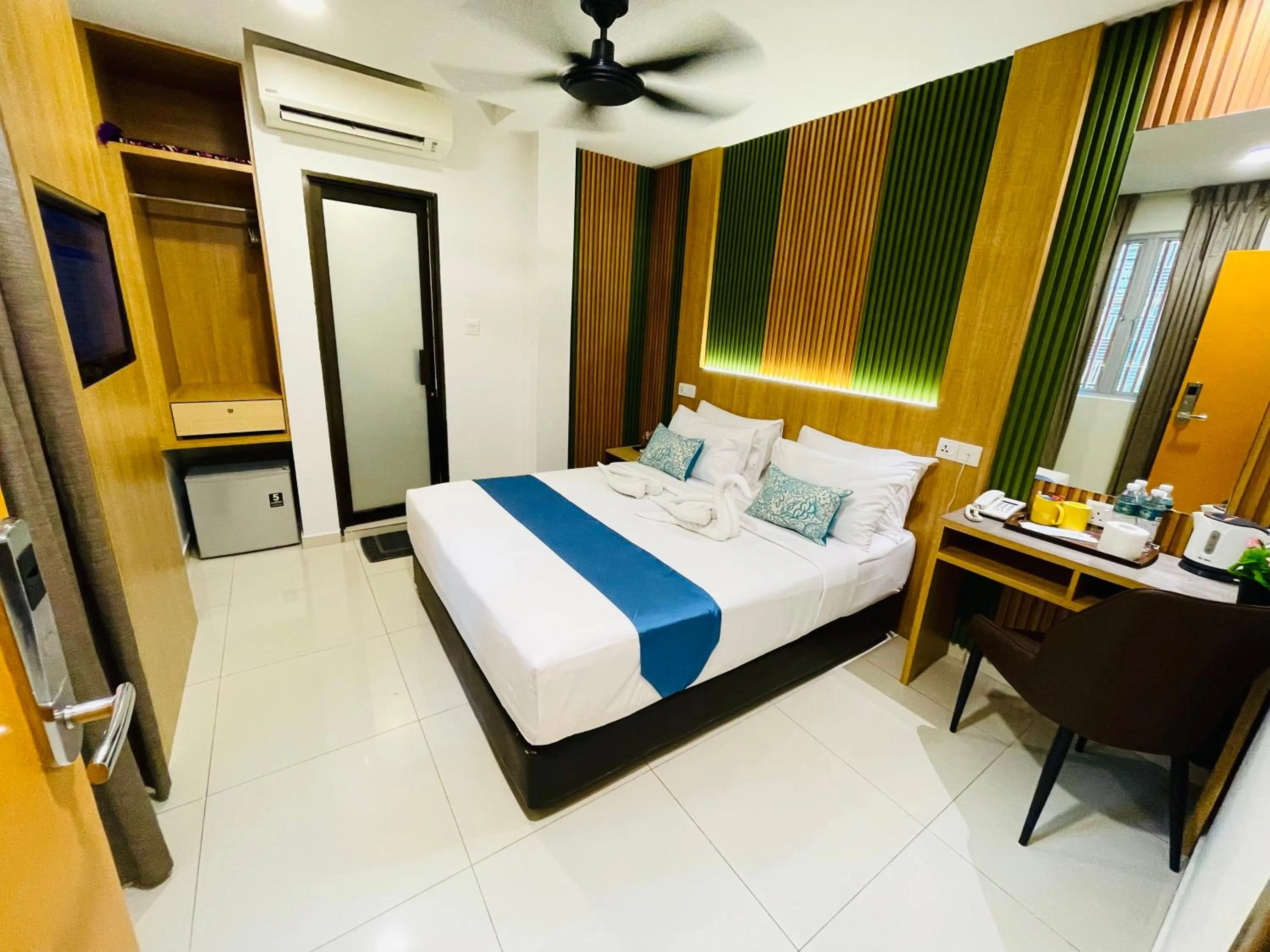 Photo of the whole room, Bed in City Central Hotel