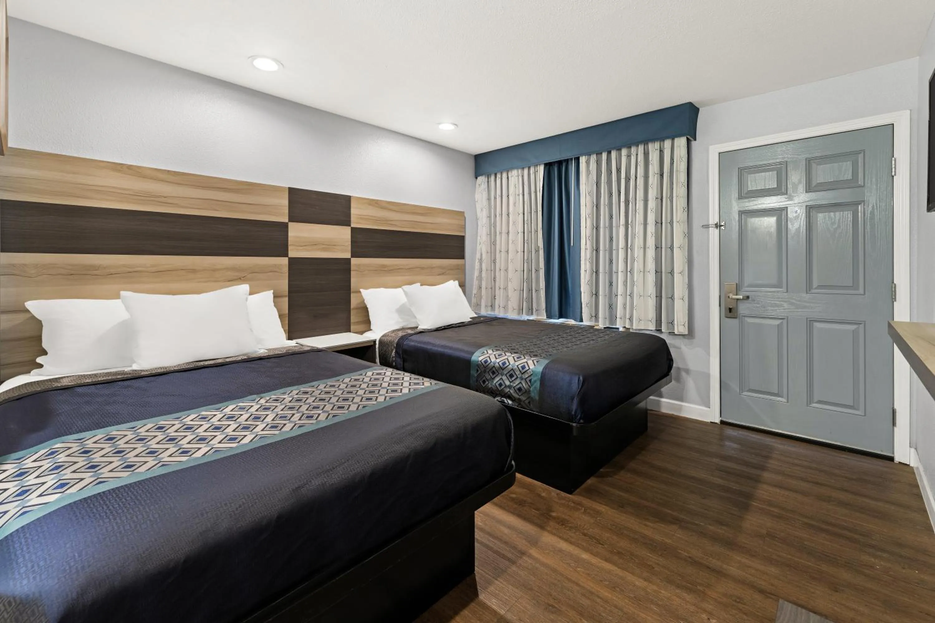 Bedroom, Bed in Bay Breeze Inn