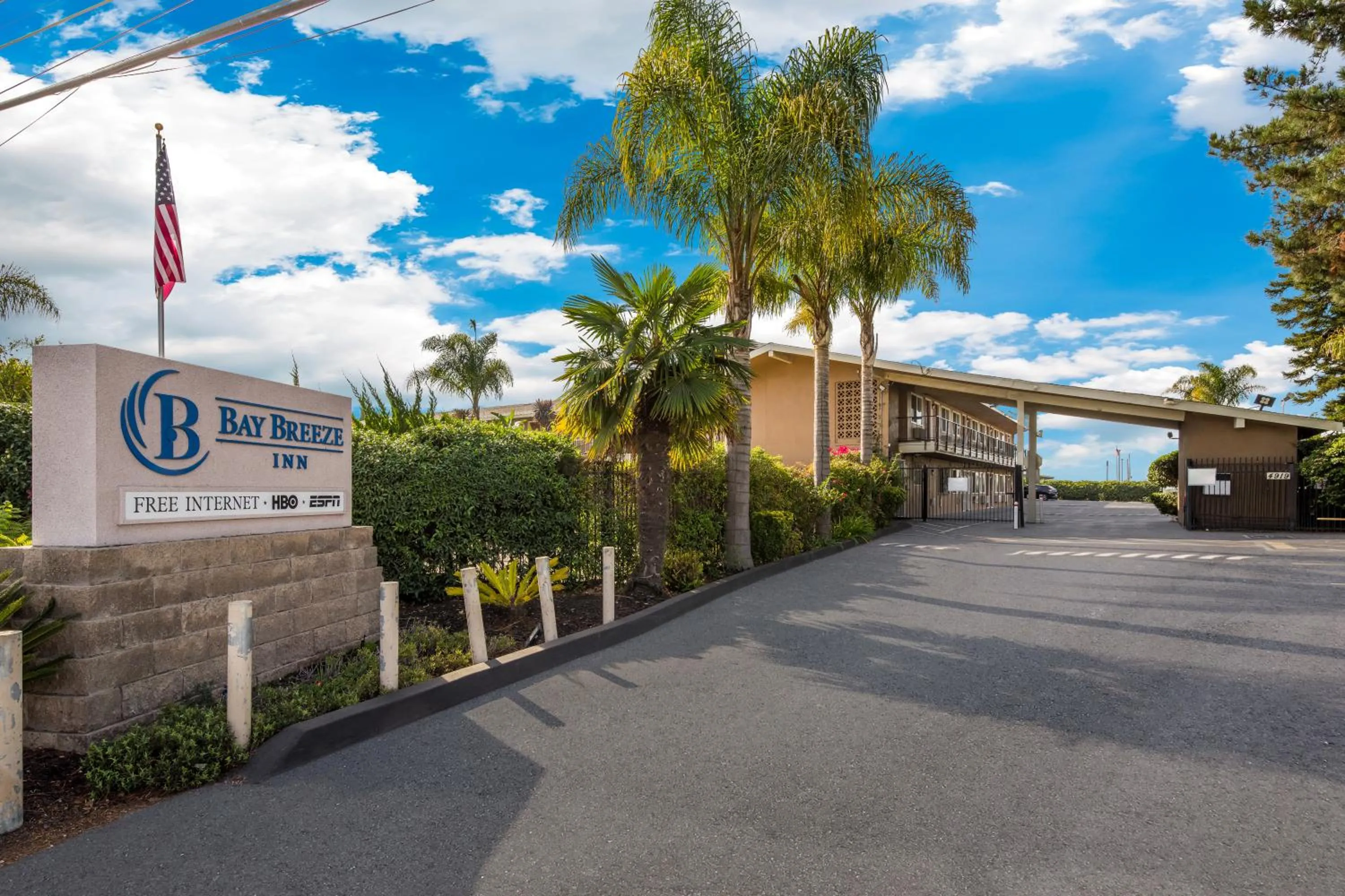 Property building in Bay Breeze Inn